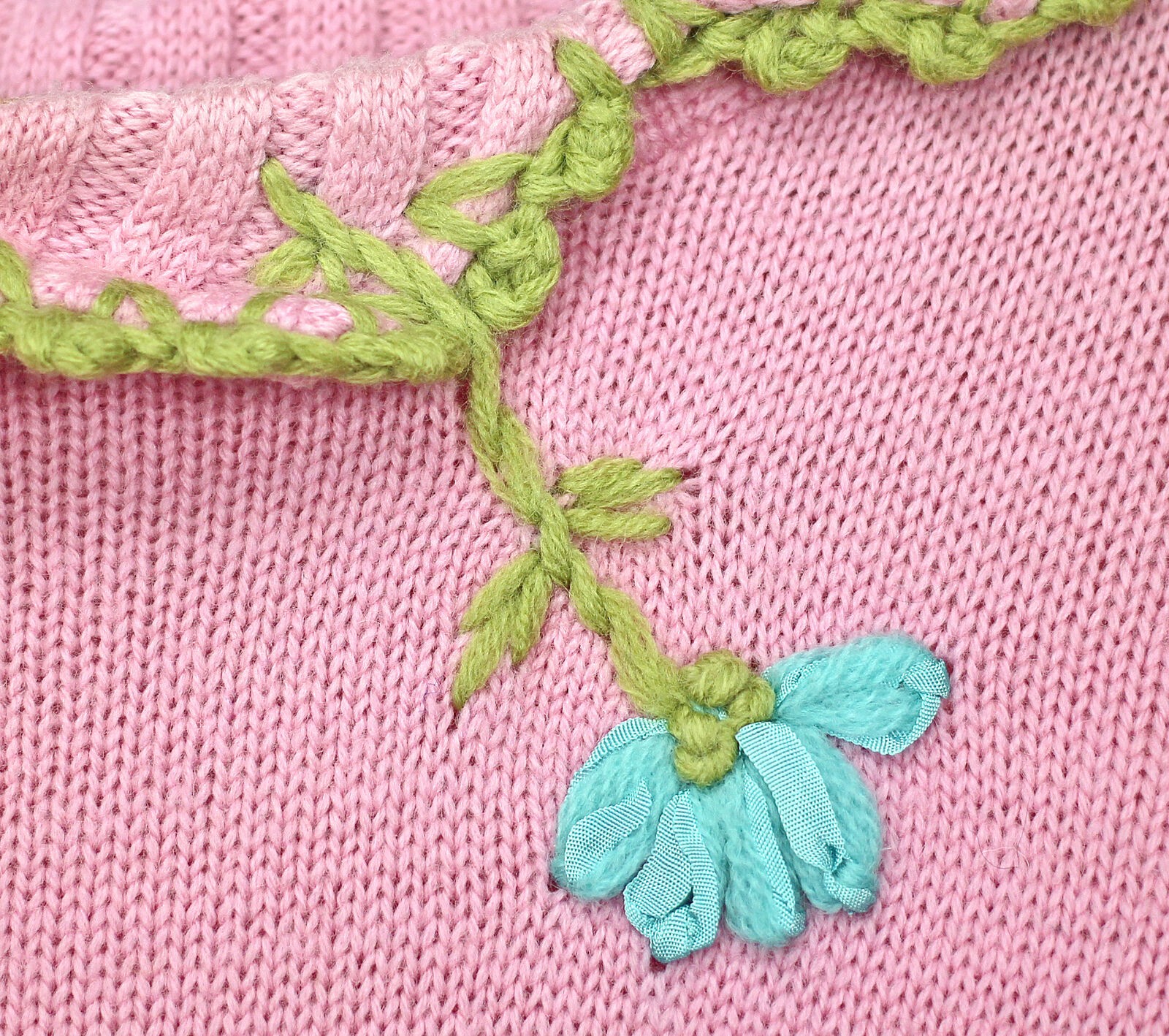 1960s Vintage Mod Pink Wool Pullover Sweater Flower Crochet Coquette Spring M