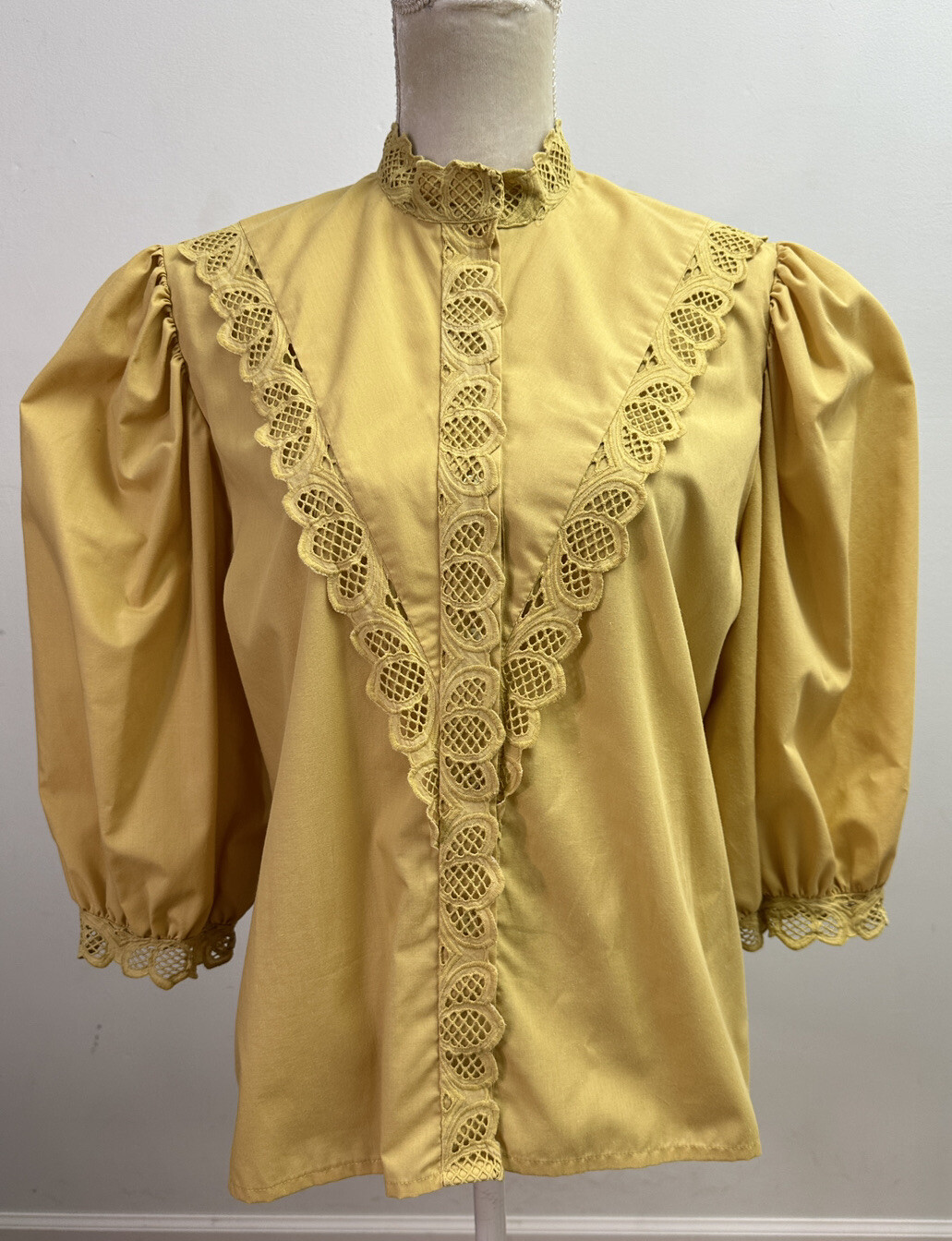 Vintage Karlsbader Bluse Austrian Size 44 (US 14) Bavarian Peasant Puff Sleeves