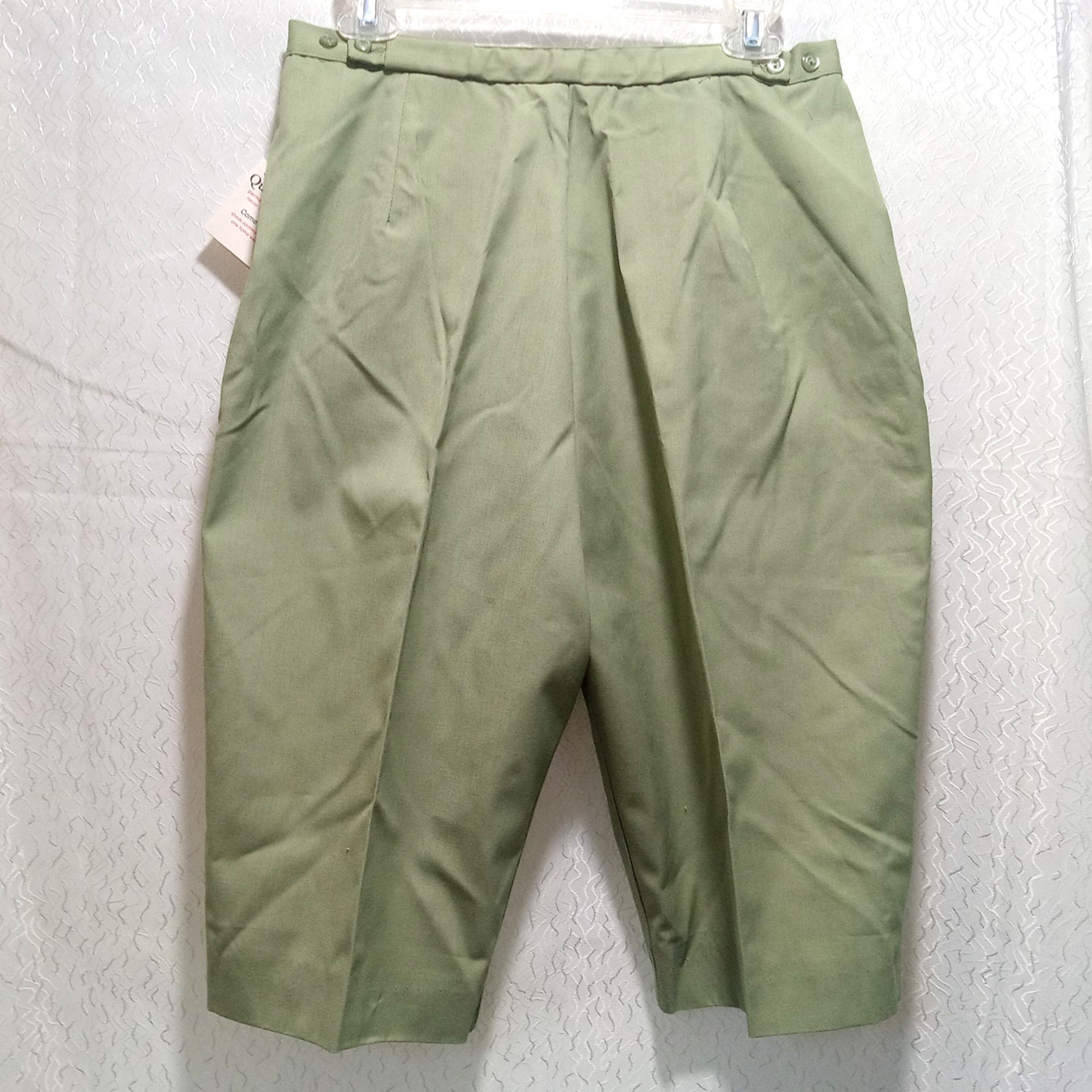 70s Queen Casuals Bermuda Shorts NWT Sage Green Clam Digger Knee Pants Capri 18