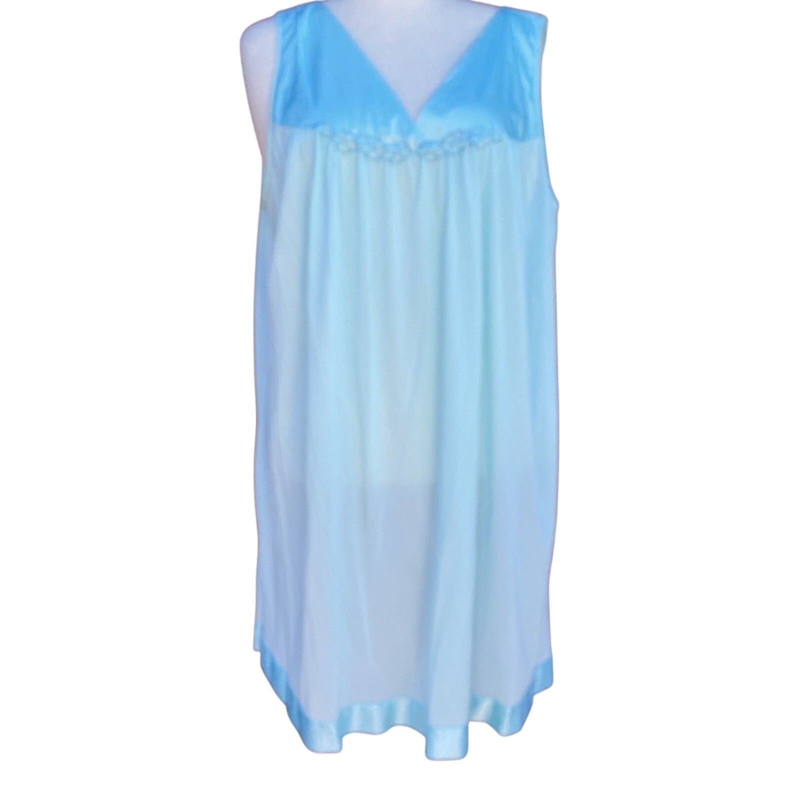 Vanity Fair Nightgown Women XXXL Blue Silky Embroidered V-Neck Vintage Sleepwear