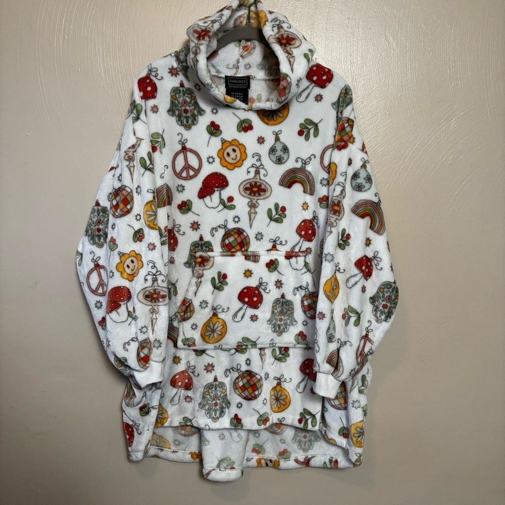 Throwzy Marlo Lorenz Poncho Retro Hippie Holiday Oversized Christmas Hooded OS