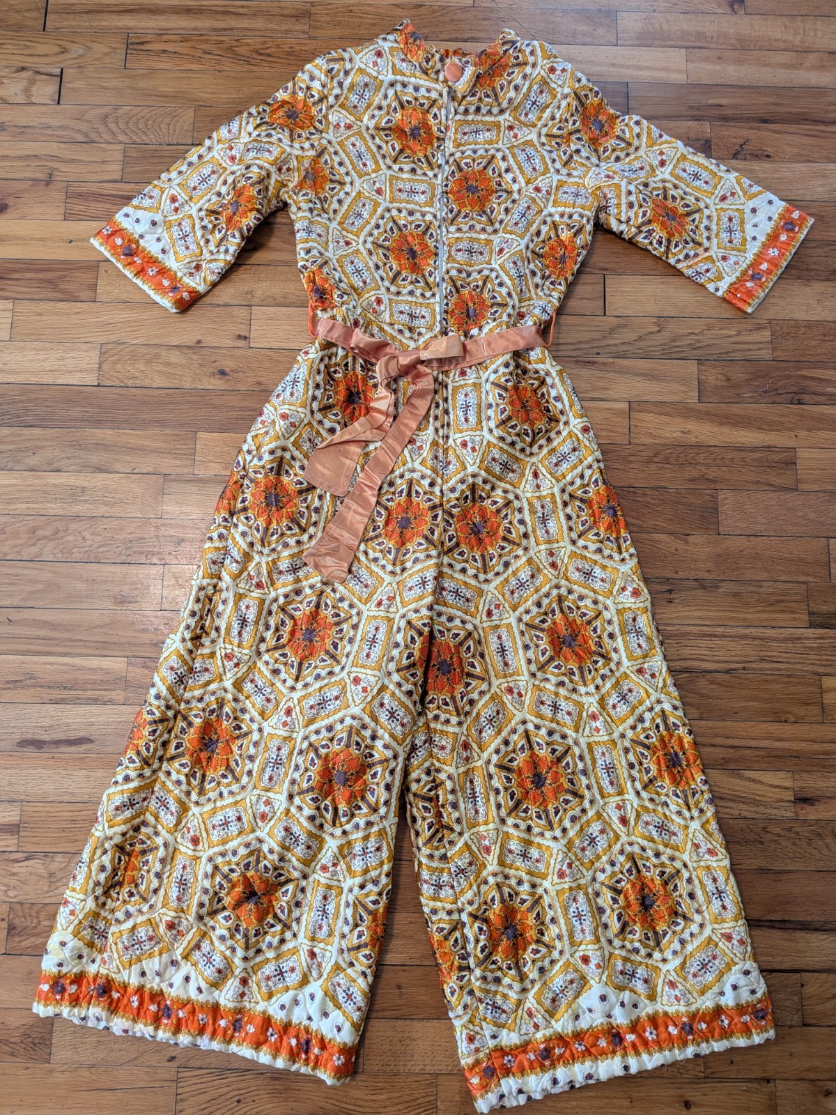 Vtg 70s Women’s Quilted Gold Paisley Quilted Jumpsuit Lounge Wear Wide Leg S/M