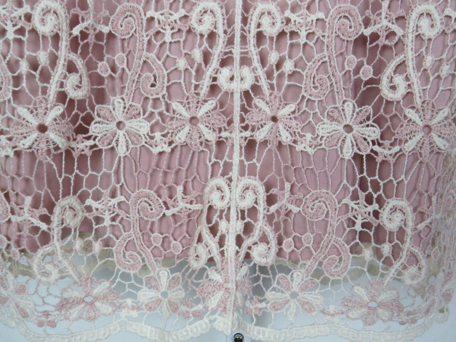 VTG 1980s 90s OSCAR DE LA RENTA ACTIVE FLORAL CROCHETED LACE TOP CREAM MAUVE