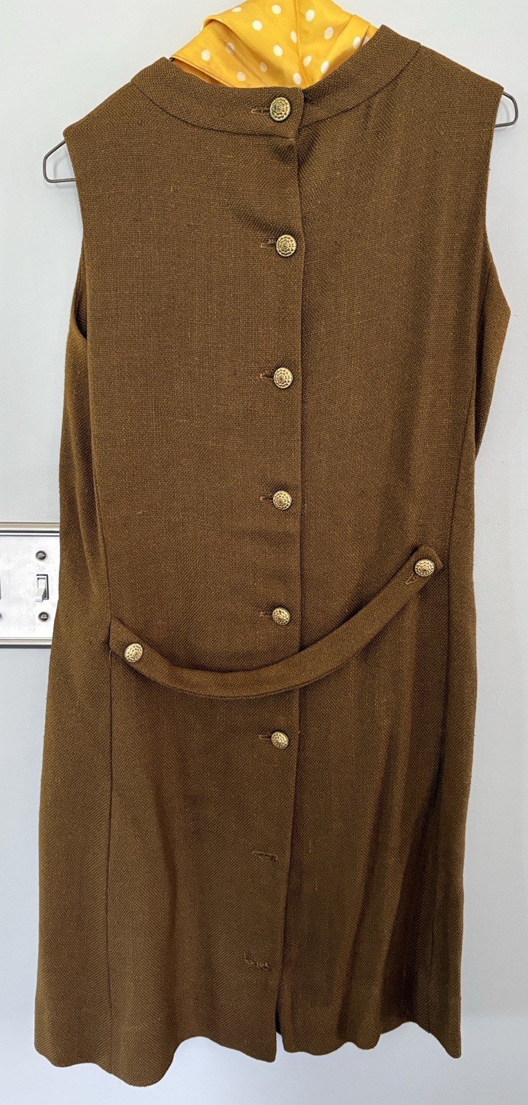 1960s Brown shift dress sleeveless with yellow polka dot Scarf Collar Medium