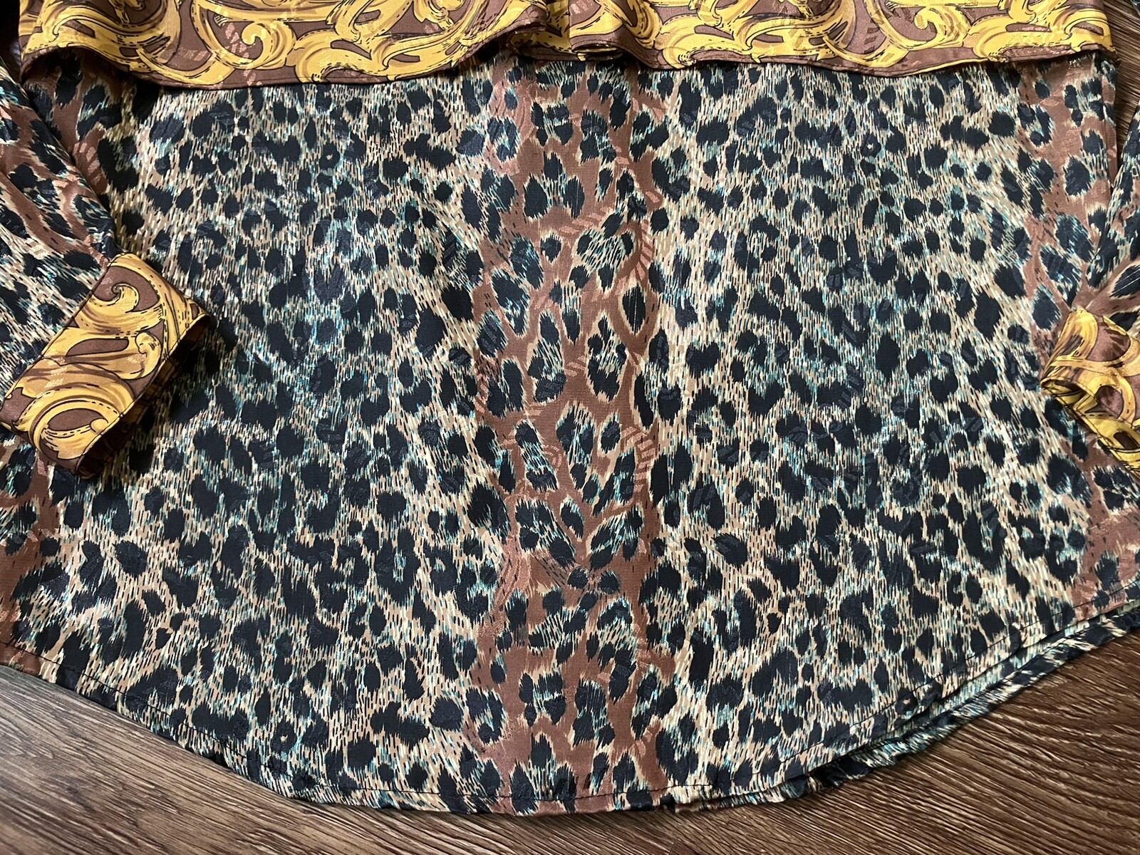 Vintage ’80s Petite Sophisticate Colorful Leopard Print Long Sleeve Blouse S/M