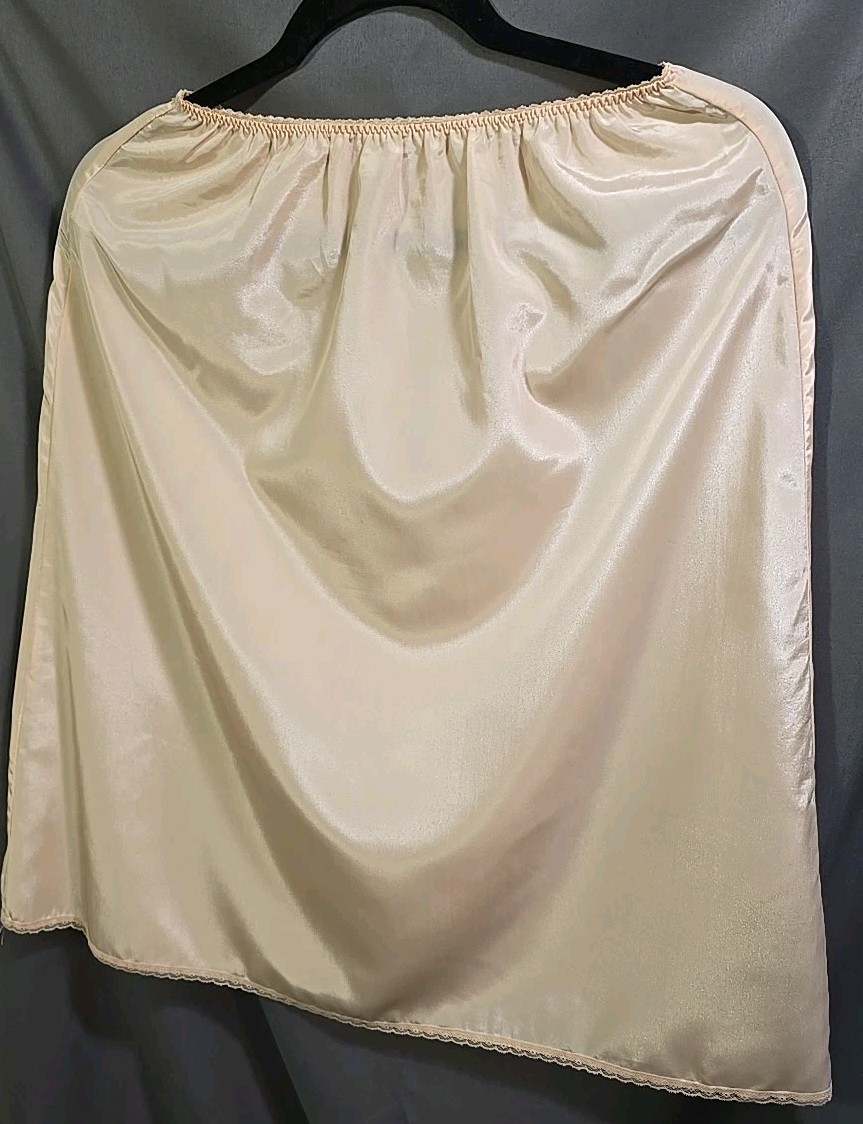 Olga Taffeta Half Slip Vintage Polyester Noisy Swish Waist 24″-32″ Length 25″