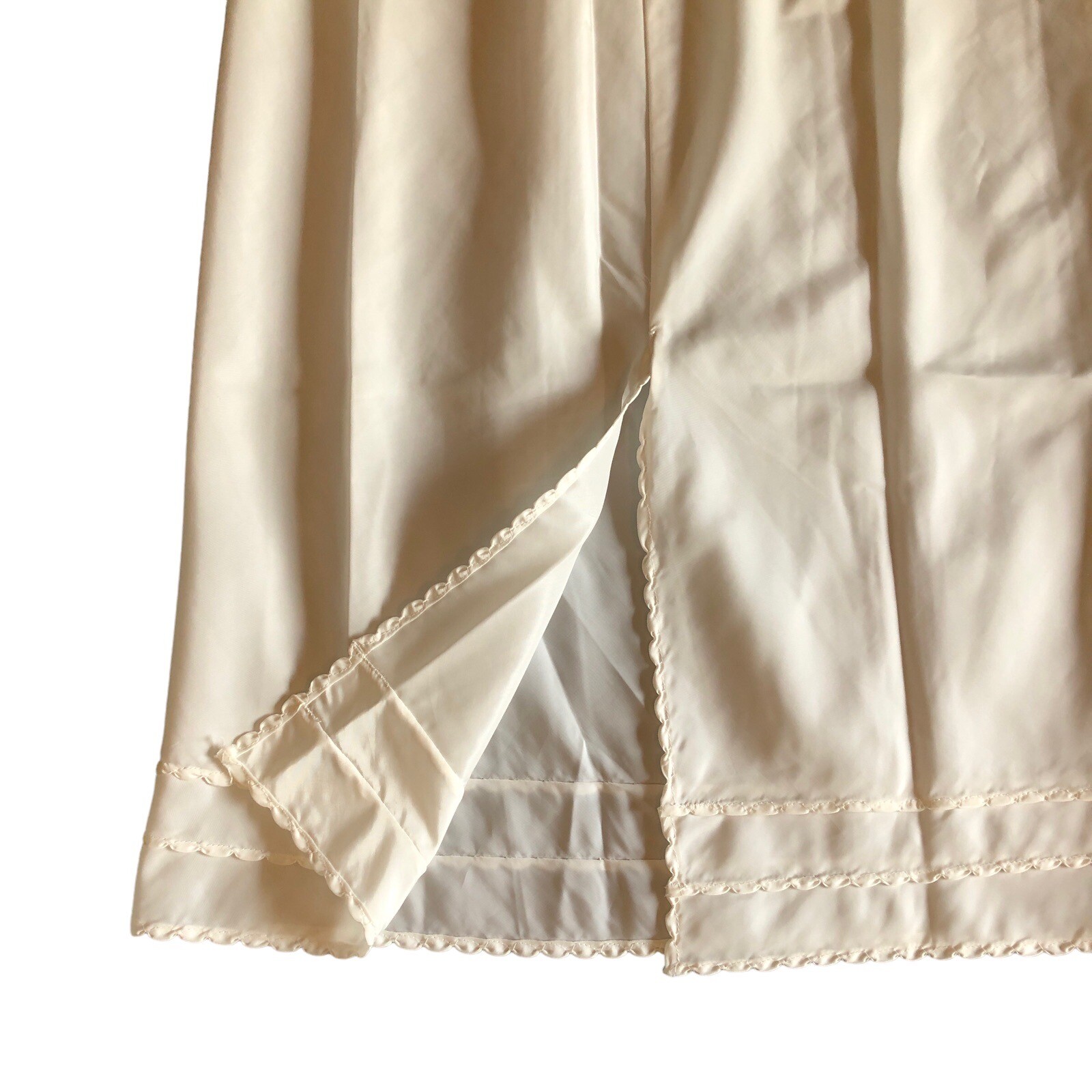 Vintage The SNIP-IT-SLIP w/Trim Lines Half-Slip w/Slit Ivory 30″W 37″L SMALL