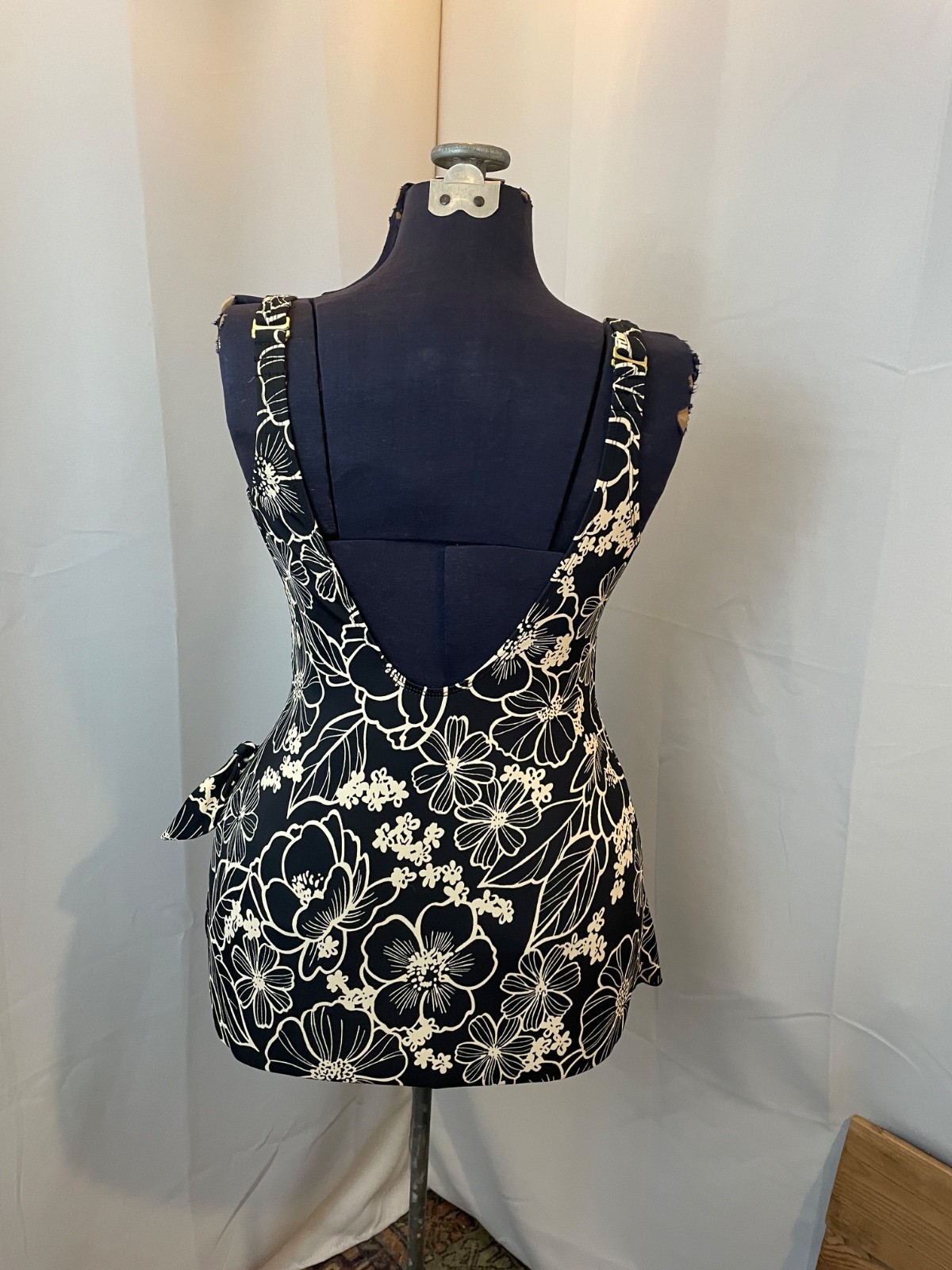 Pinup Style Vintage Bathing Swim Suit Black Floral 1990s Vintage L 16 40 D