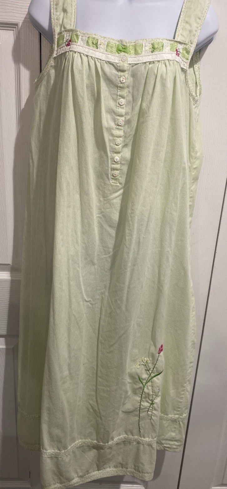 VTG Aria Nightgown Stripped Pale green lace and cherry Embroidery Trim Small