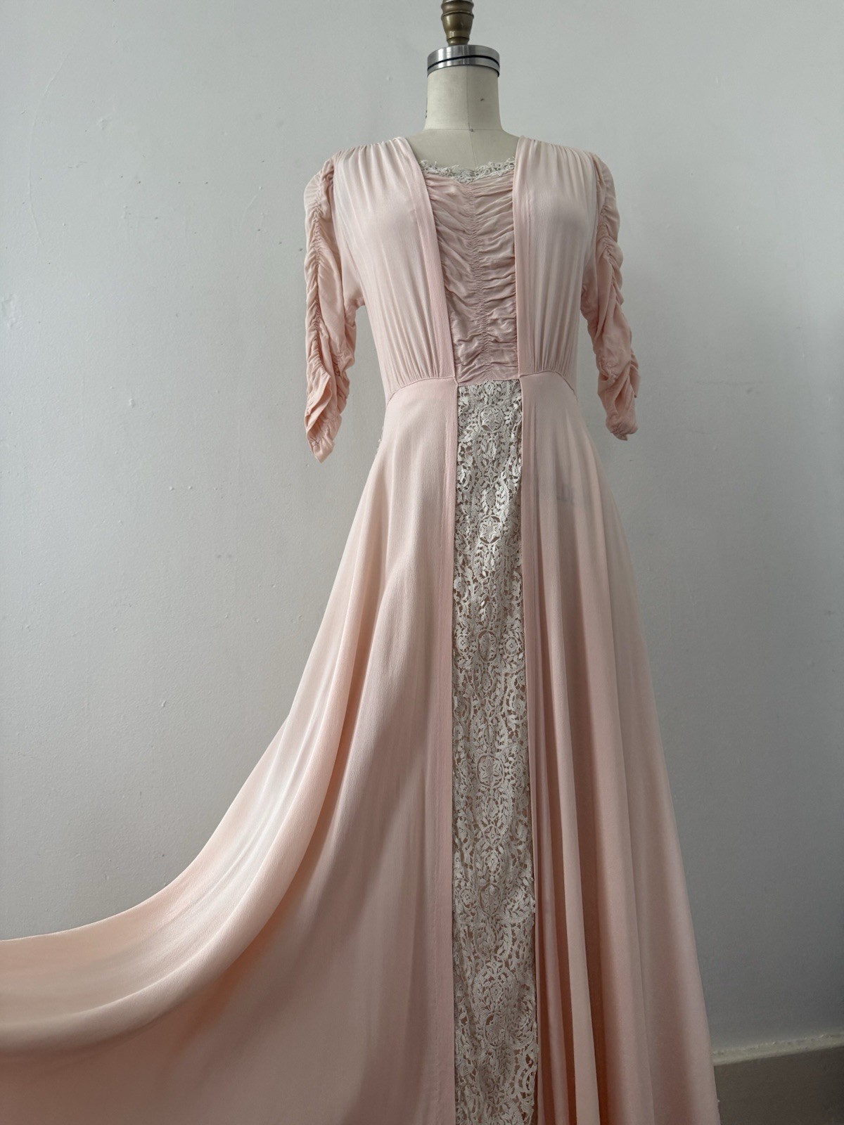 Stunning 1940s Pink Crepe/Crocheted Lace Gown Wide Sweep Skirt XS S