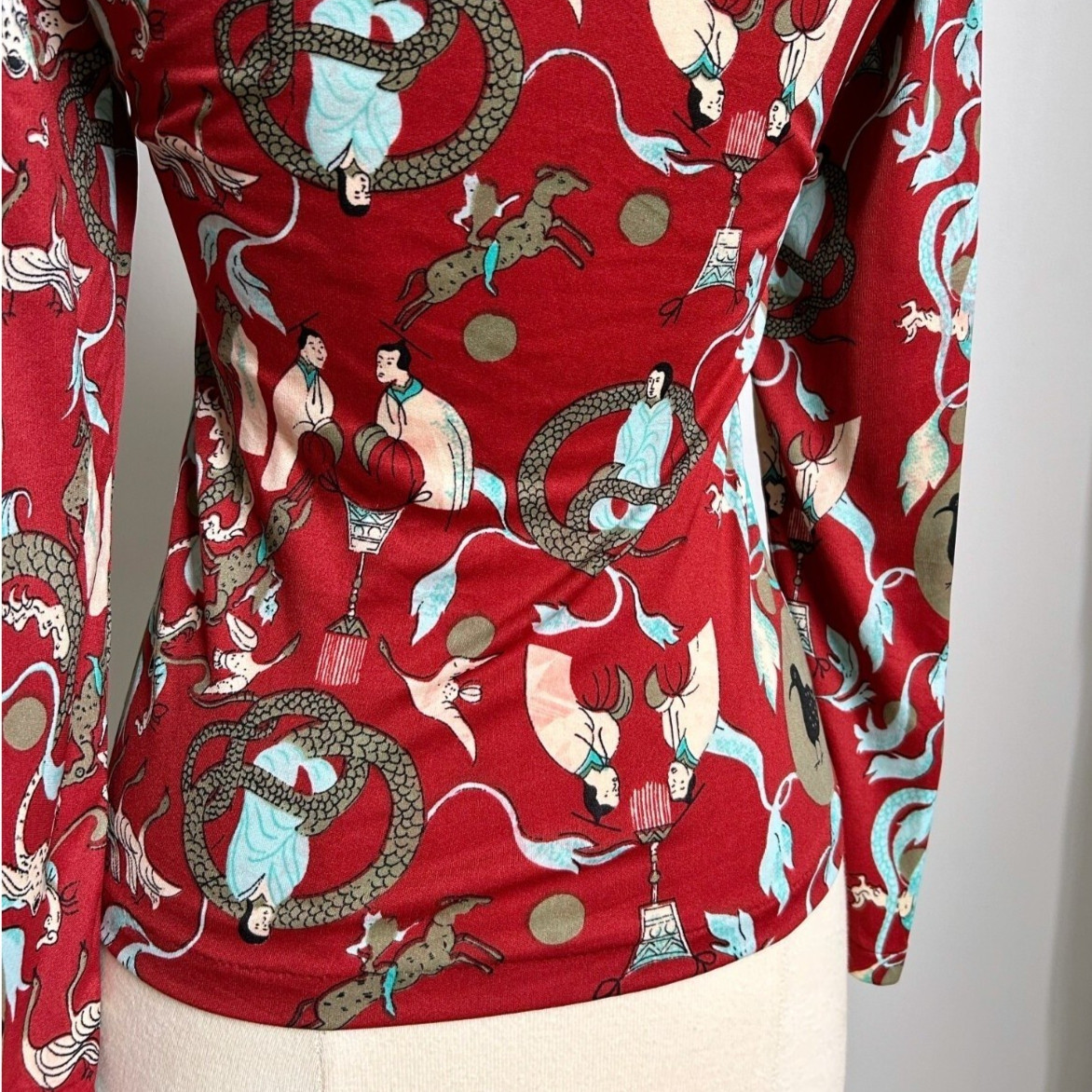 70s Vintage Novelty Print Shirt Art Traditional Animal Dragon Snake Pattern.