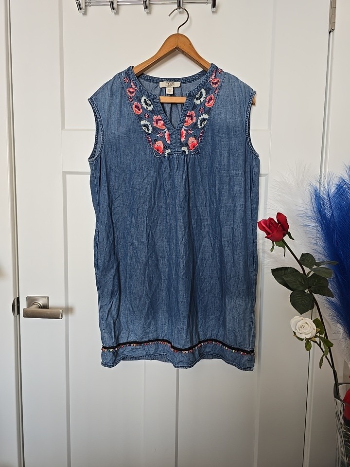 Vintage America Blue Jean Sleeveless Diana Blouse Embroidered Floral, L. Pockets