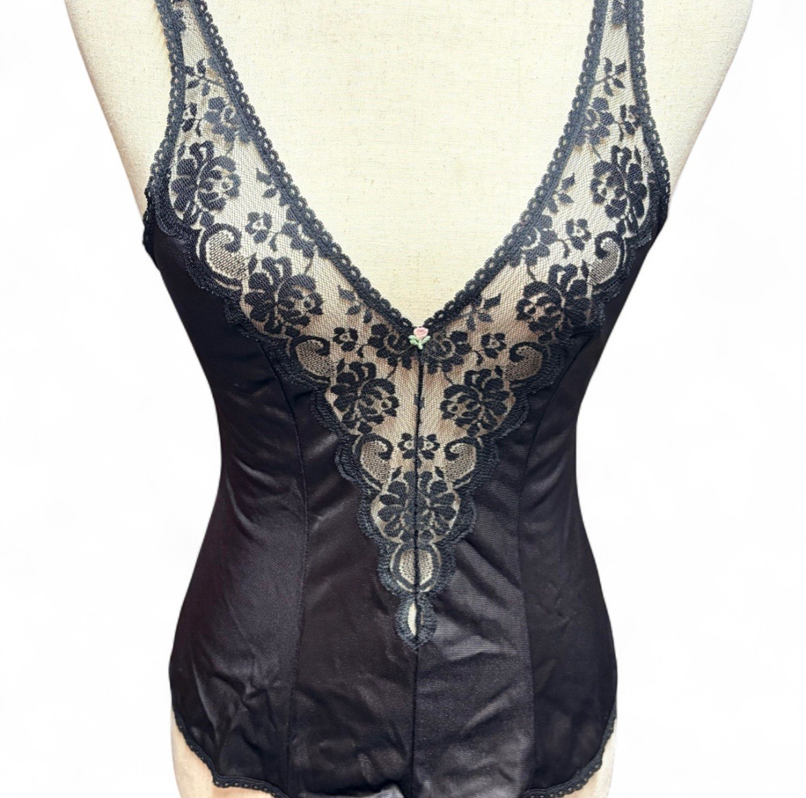 Vintage Maidenform Chantilly Silky Black Lace Camisole size 32 Goth Romantic