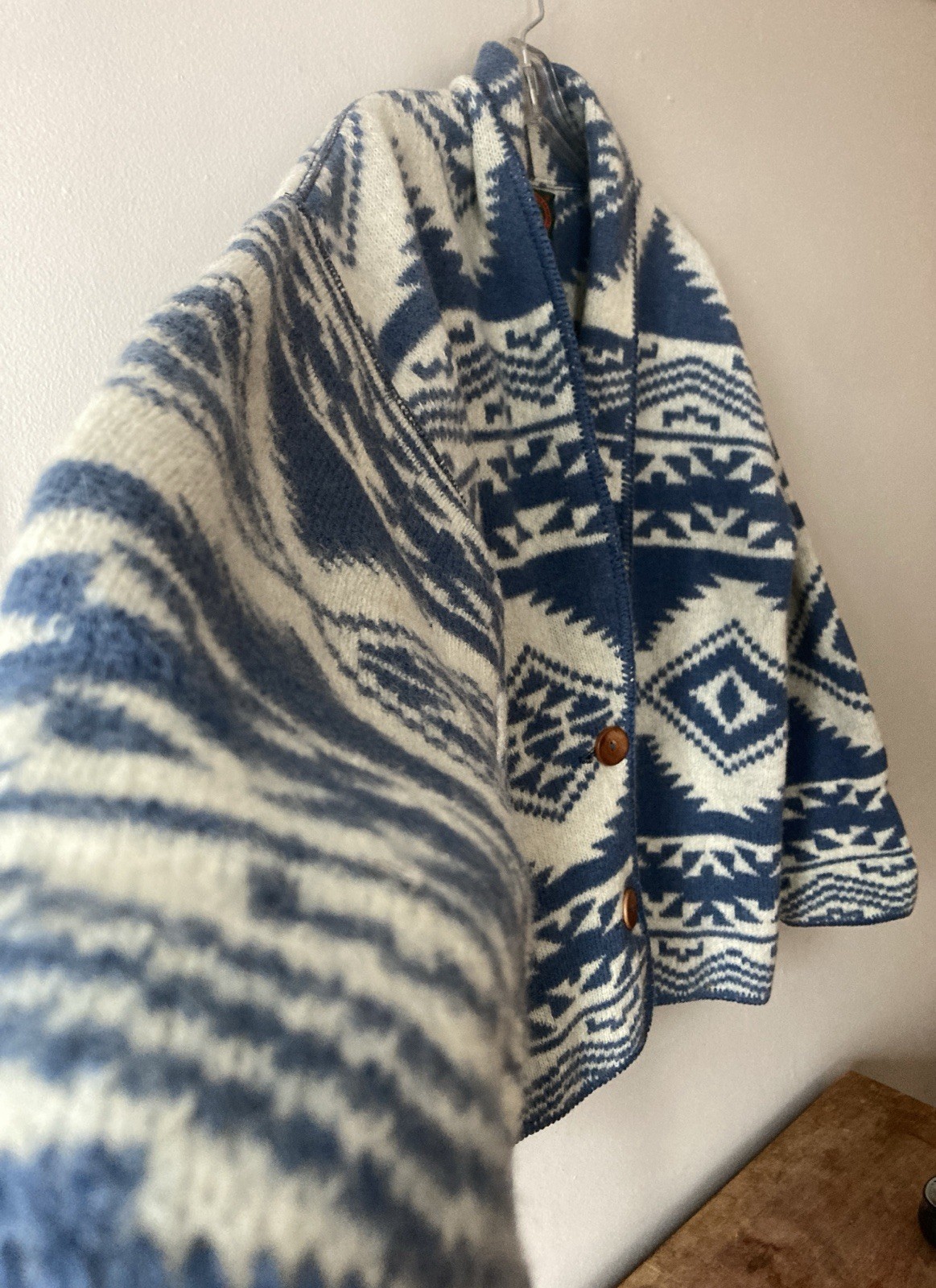 VTG Alps Fine Womens Apparel 100% Pure Wool Sweater Wood Button Cardigan Sz M US