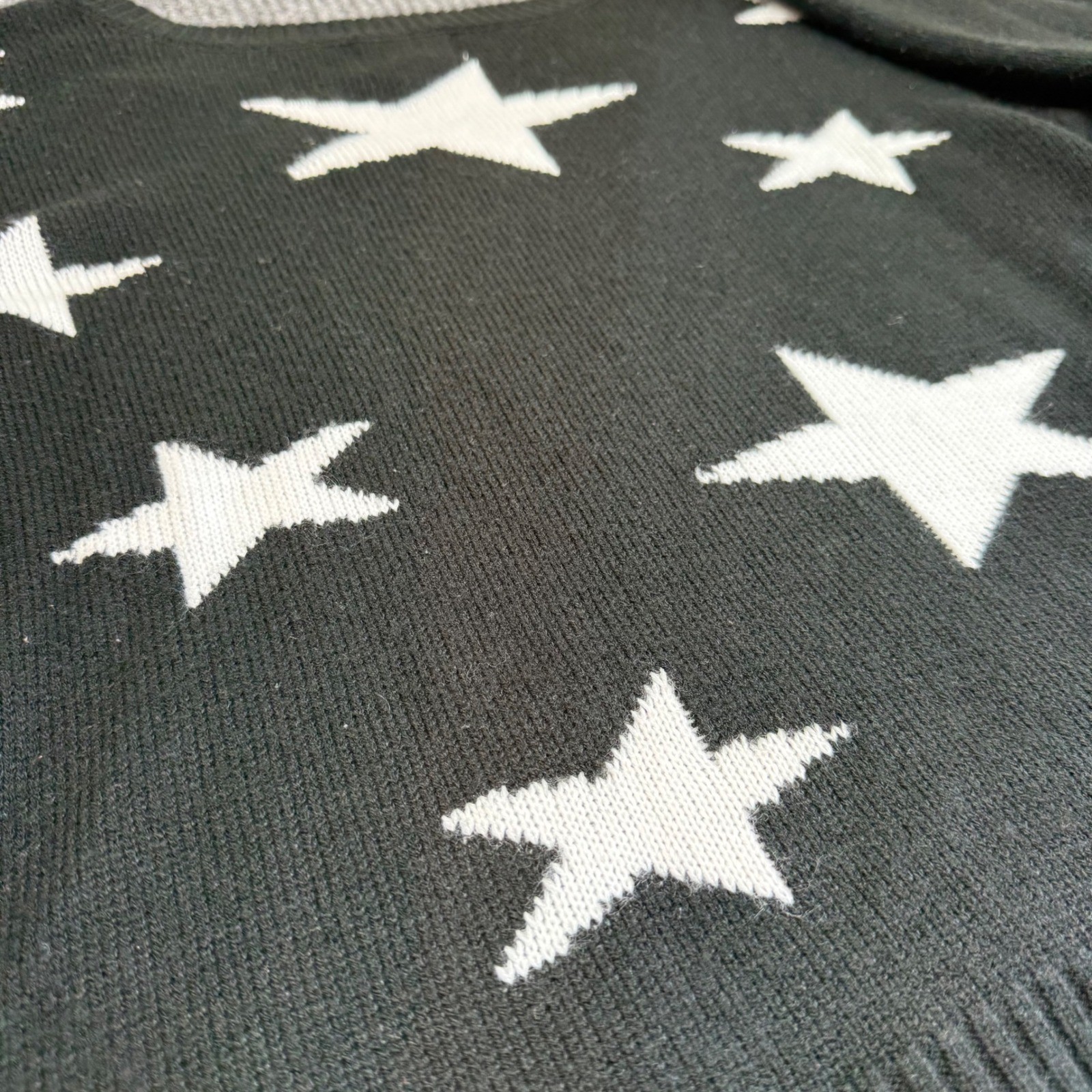 Jun & Ivy Medium Star Print V Neck Top Black White Lightweight Knit Fairy Grunge