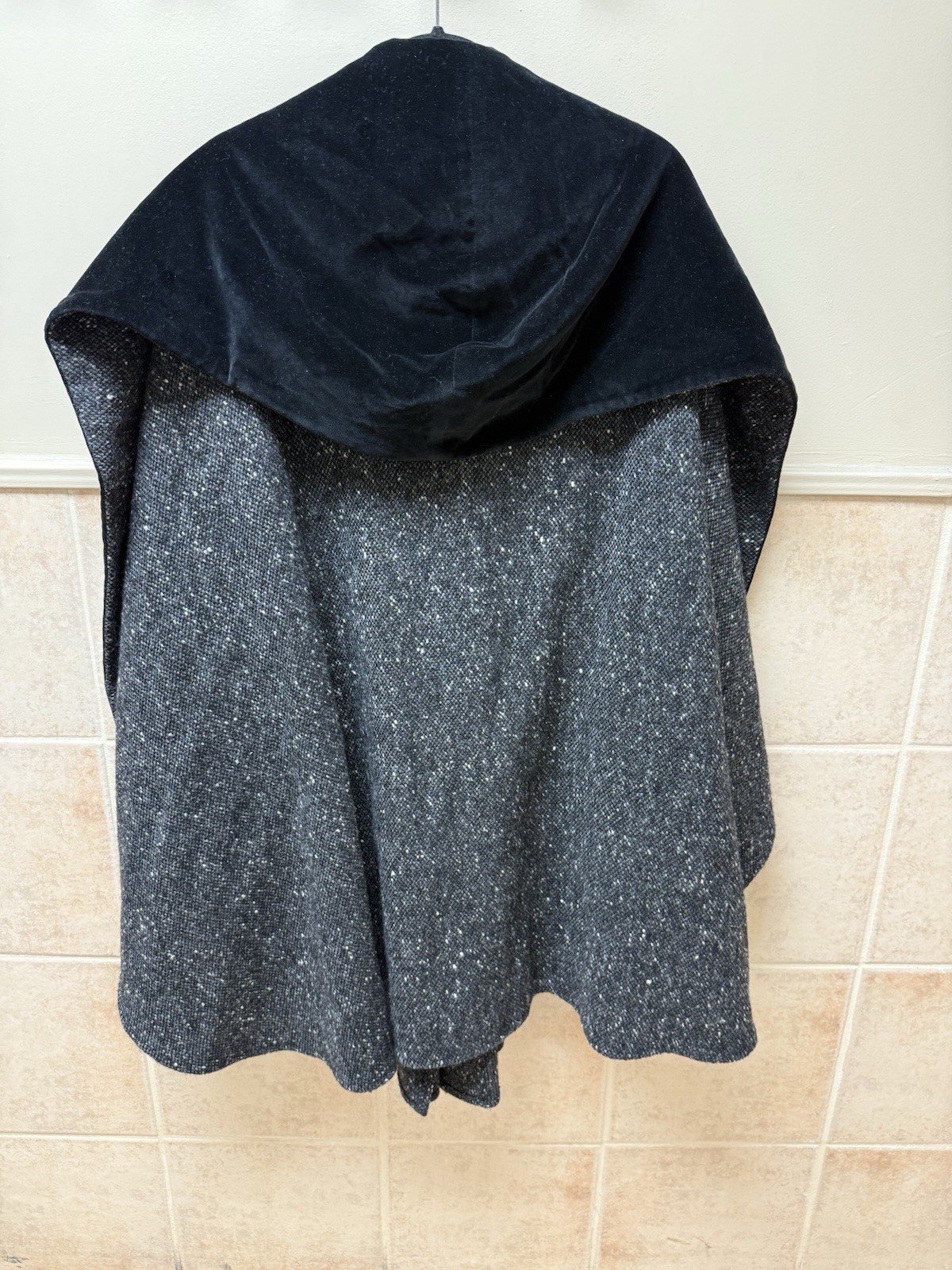 Vintage Jimmy Hourihan Gray Wool hooded cape.Black velvet hood lining. Sz F