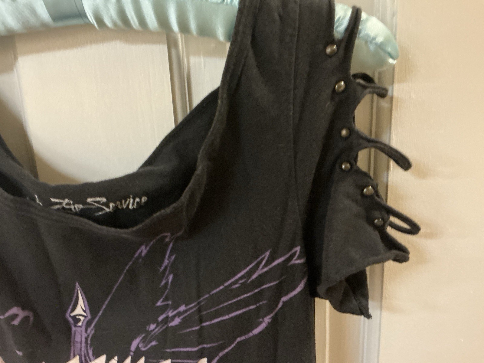 Vintage Rare Y2K Woman’s Lip Service World Tour Skull, Raven, Roses Stud Shirt
