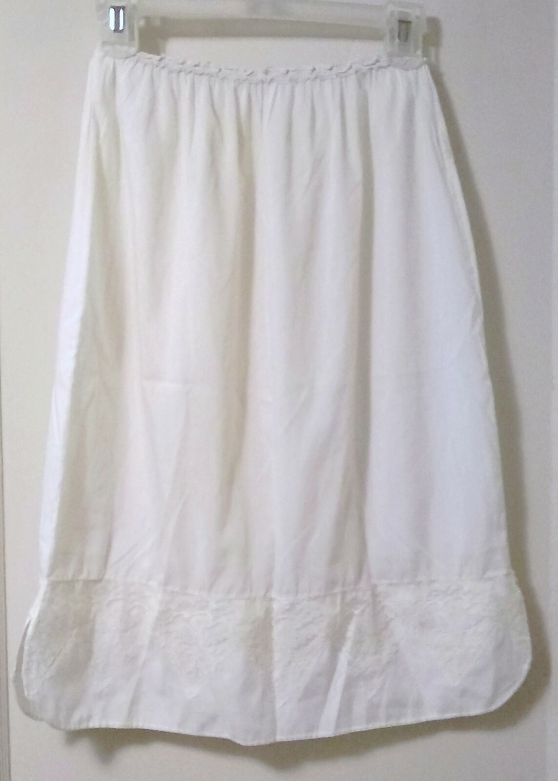 AVIAN VINTAGE WHITE HALF SLIP LACE FLORAL HEM FULL ELASTIC WAIST MEDIUM SMALL M