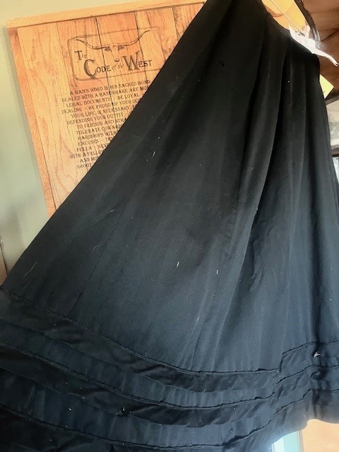 Antique vint 1890s 1900s Victorian ERA wool skirt W 30 Halloween / Reenactment