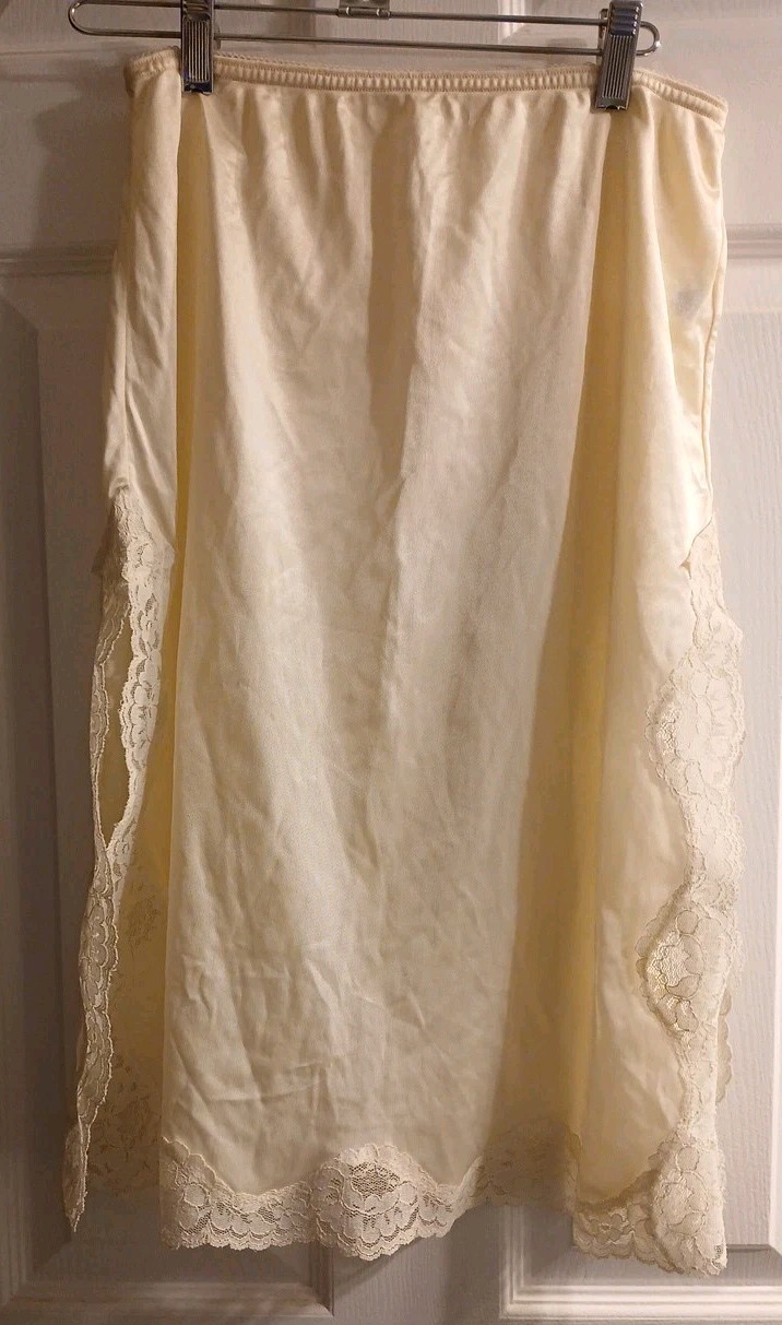 MEDIUM-Vintage Mel lin half slip Skirt-Double Slit Lace-Ivory/Champagne-Pull on