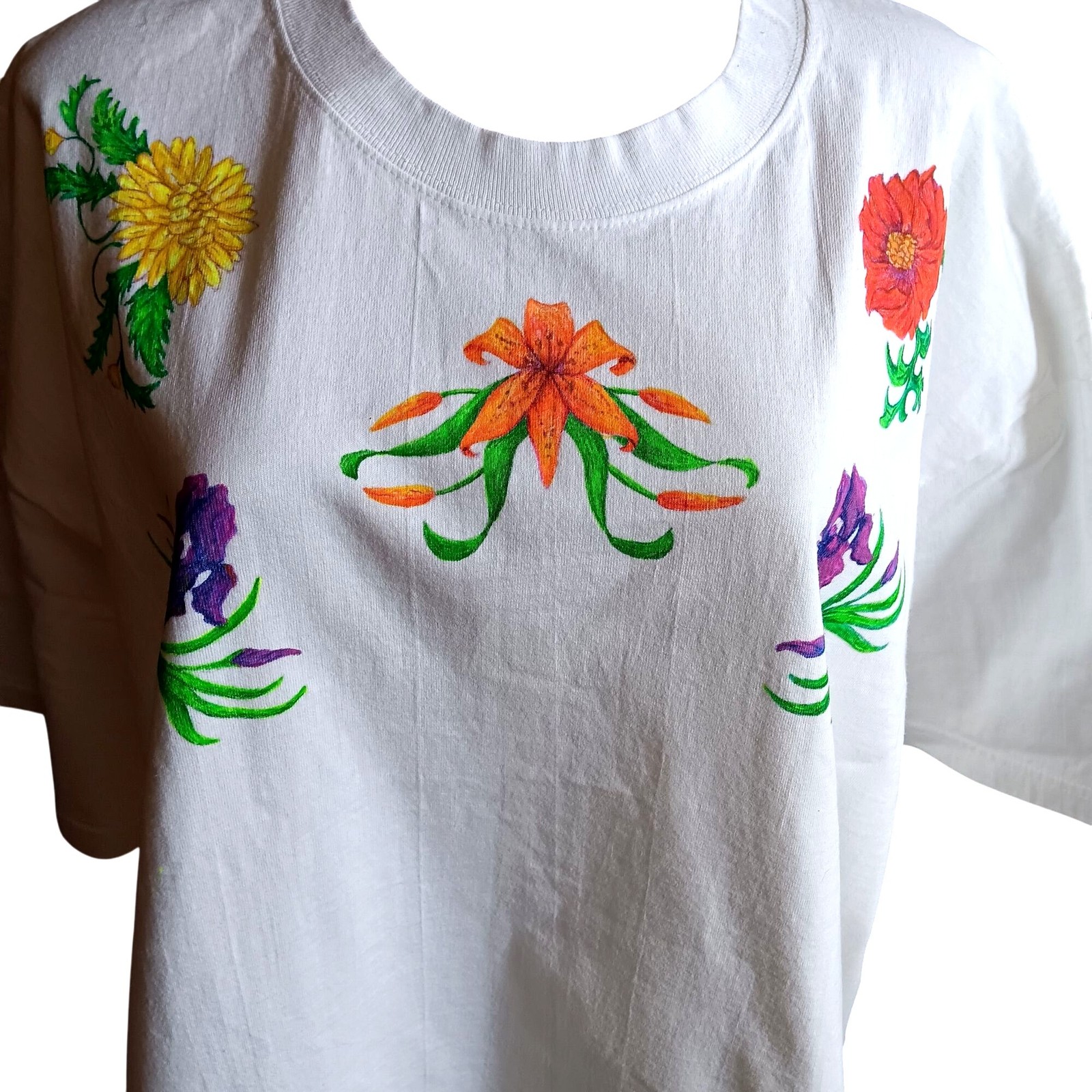 True Vintage T-shirt Granny XXL Hand-Painted Floral Design Hanes Comfort-T White