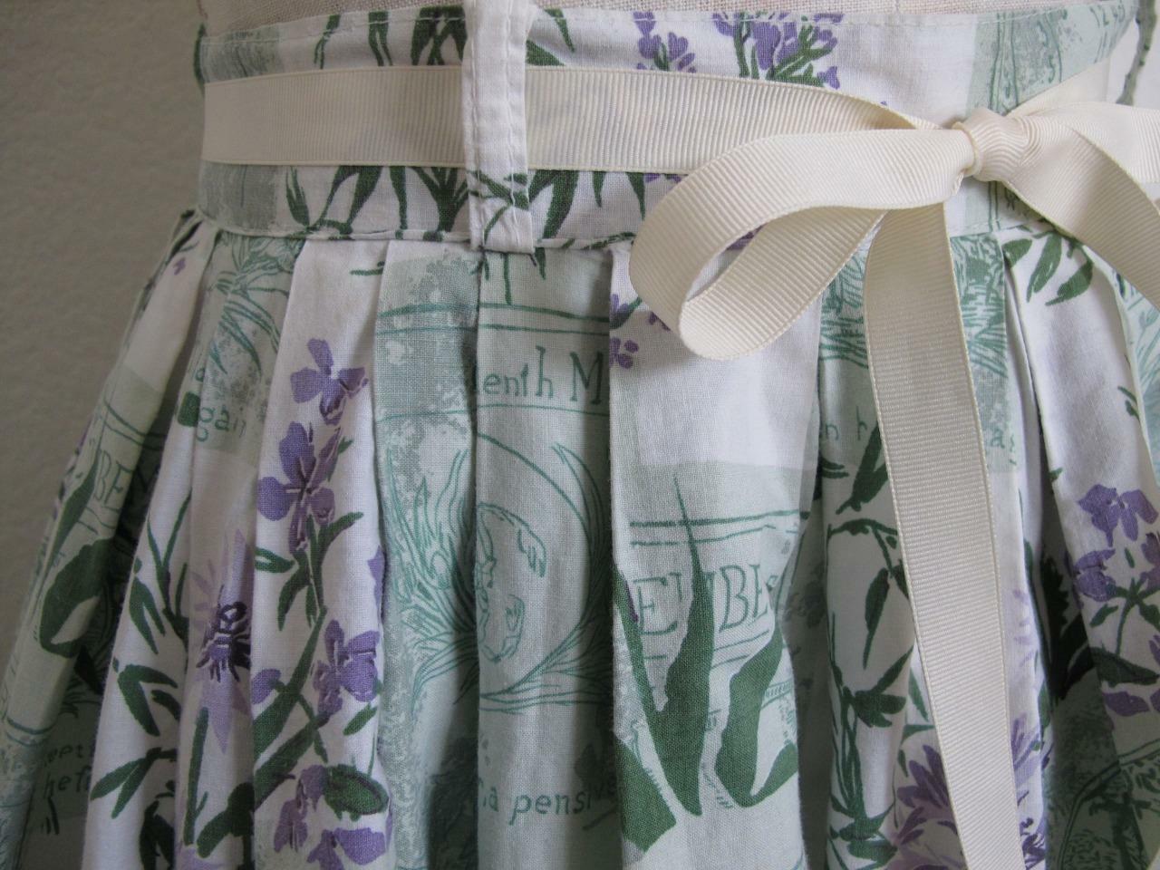 Vintage 1950s Full Pleated Cotton Skirt XXS Months of the Year Novelty Print