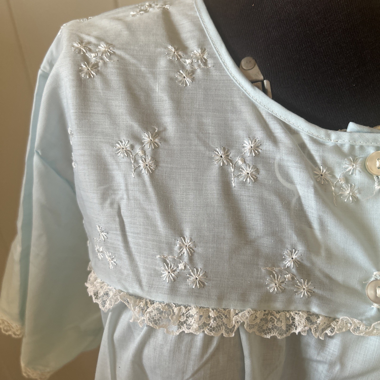 Vintage 1960’s Katz Shift Blue Nightgown With Lace And Embroidered Flowers Lg.