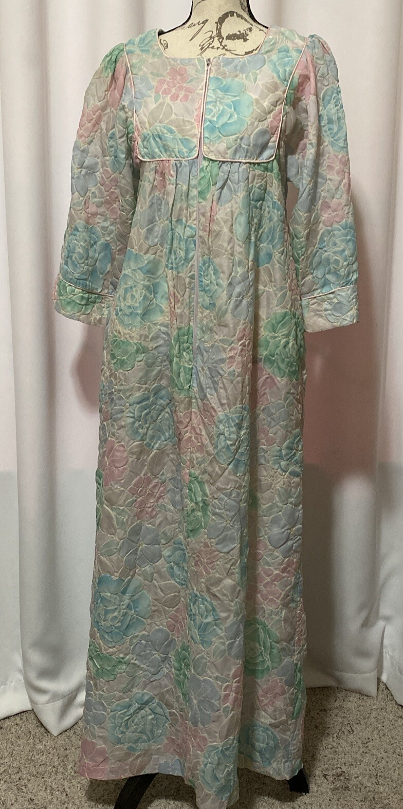 VTG STELLA FAGIN Robe 1960’S FLORAL PUFFY 3D CAFTAN SZ S Quiet Luxury Mod