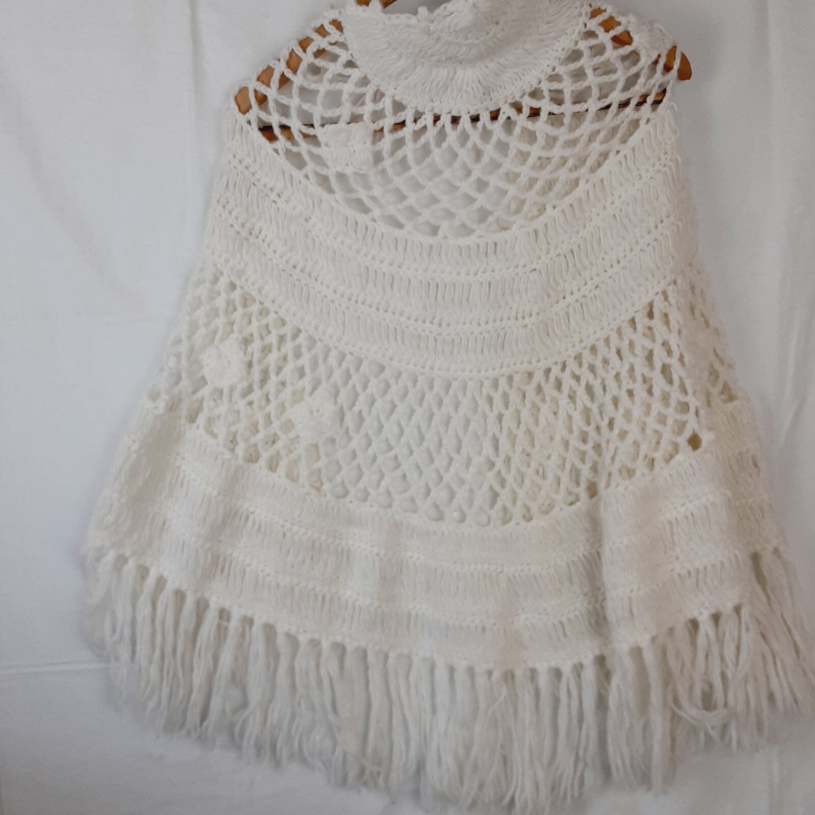 Celebritees by Desco Vintage Hand Crocheted Off White Sweater Shrug