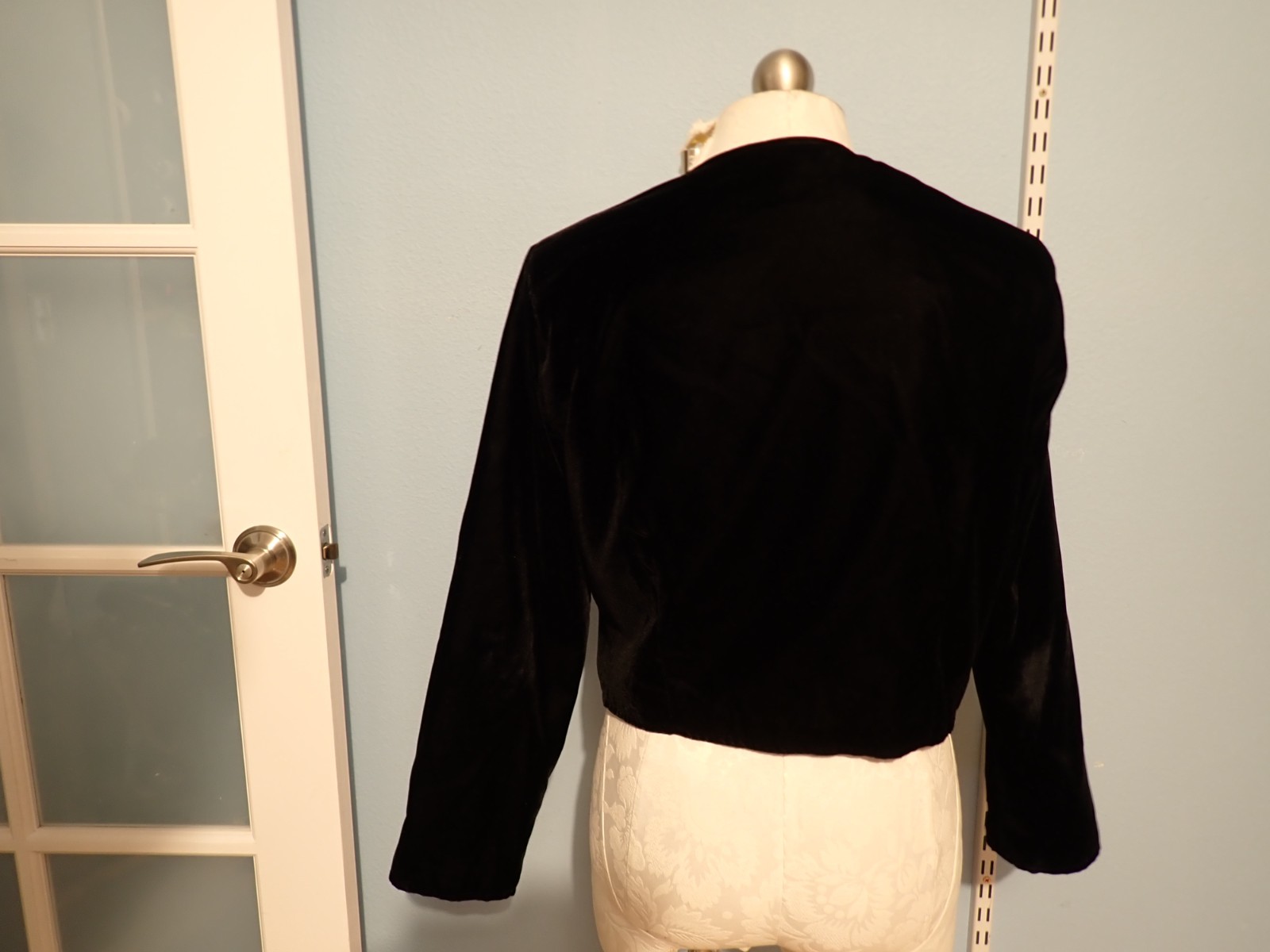 MILAGROS Rare Vintage Black Velvet Hand Loomed Embroider Jacket Frog Buttons M