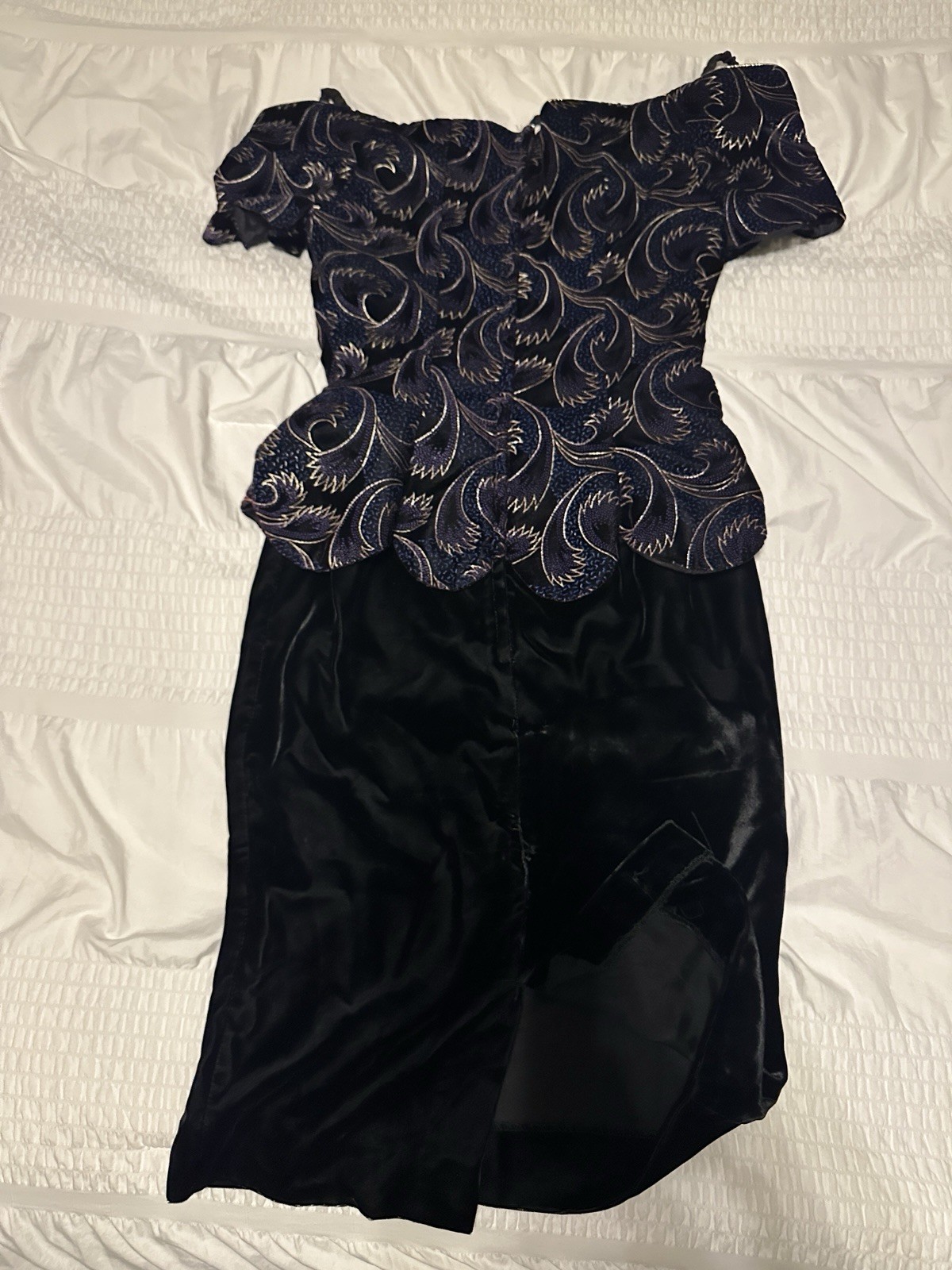 VINTAGE 80’s Velvet Peplum Scalloped Hem Pencil Dress Size 3/4 EUC