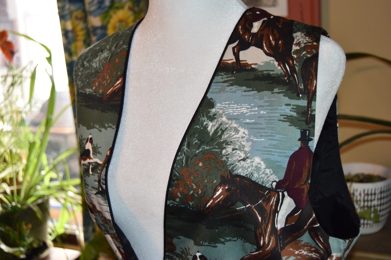 Vintage 80s Crazy Horse Liz Equestrian Vest The Hunt Button Back Size Medium
