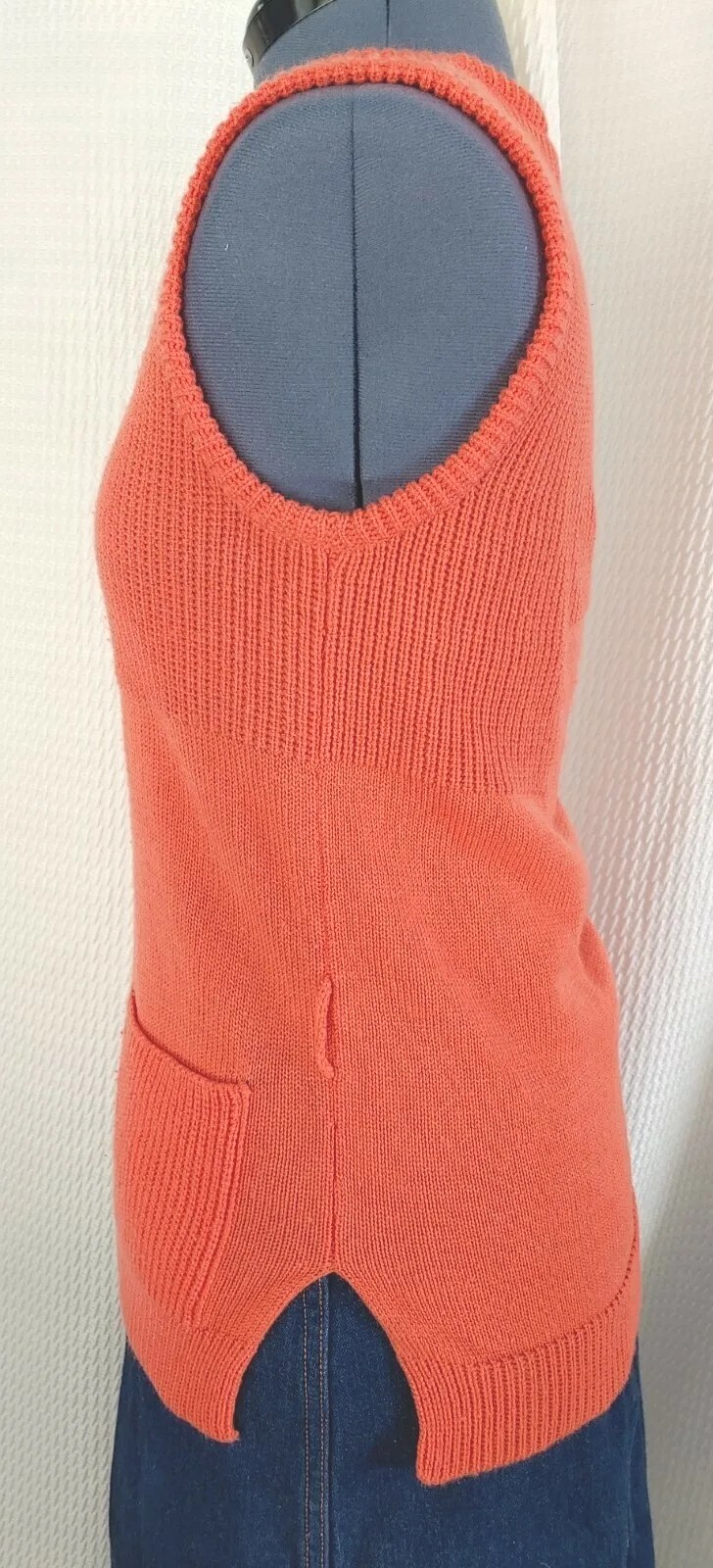 Vintage Tami Orange Acrylic Sleeveless Sweater with Front Pockets Size Medium