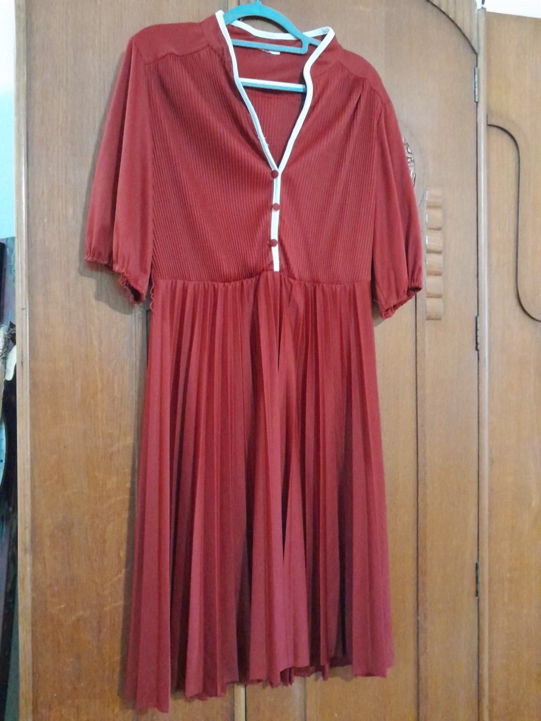 Vintage 80s Red Pleated With Buttons Women’s dress. Pit To Pit 37″ Medium. B14