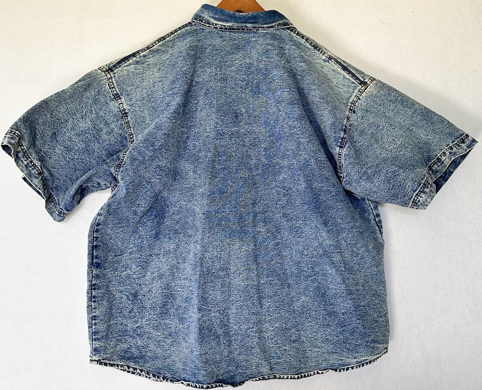VTG Pretty Bleu Denim Shirt Top Pearls Women’s L 90s Acid Wash Retro
