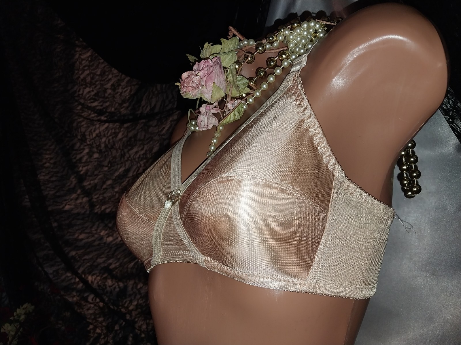 VTG SILKY NYLON T SHIRT BRA GOLD SHIMMERY POINTY PIN UP GLAM NO UW 40 B C