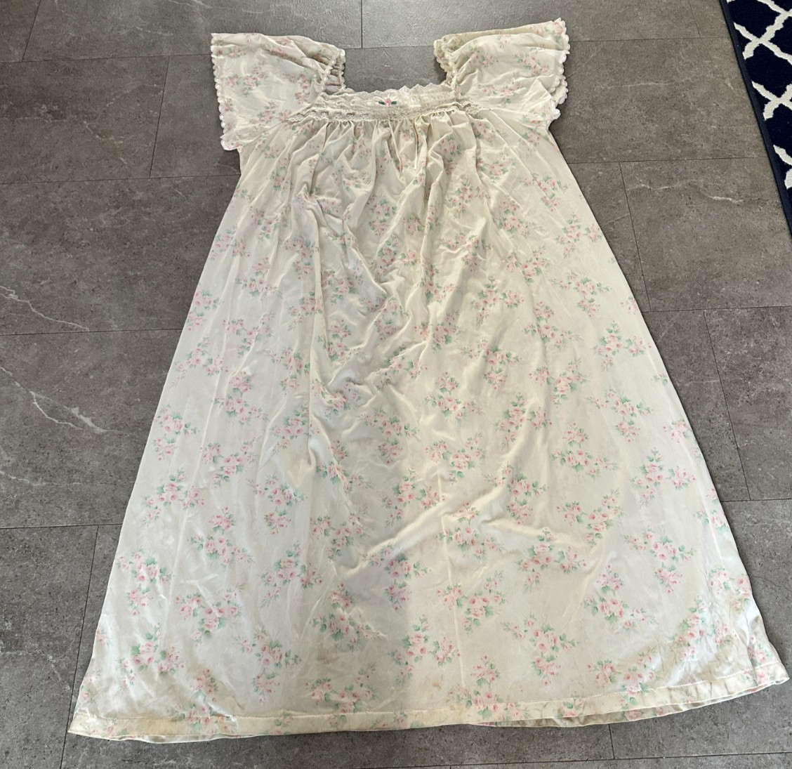 Vintage Sears Carriage Court floral and lace short sleeve night gown Size Large