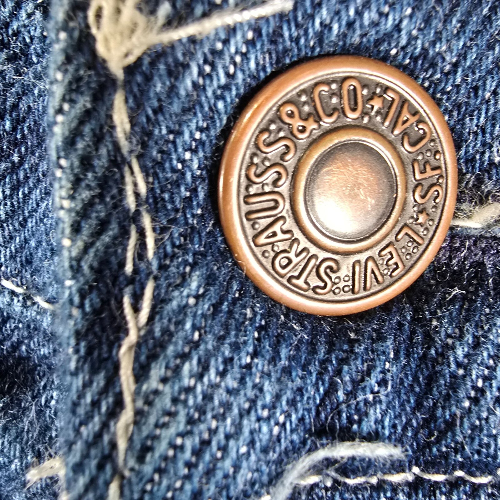 Vintage 1980’s Made in Greece Levi’s Womens White Tab Blue Jeans (25×32)