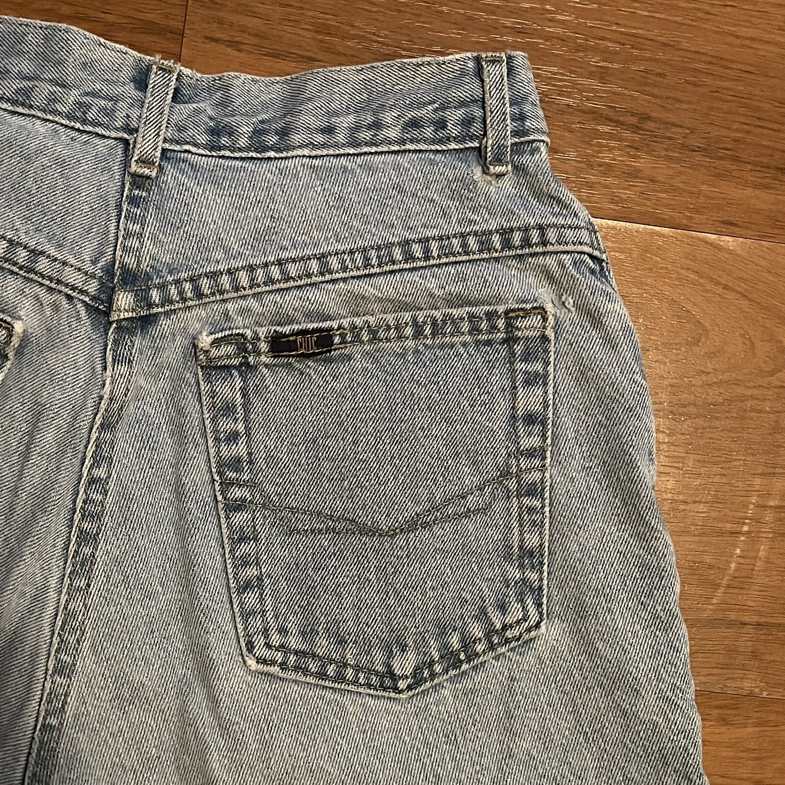 Vintage Chic Jeans Light High Waisted Shorts Denim Y2K 26” Waist