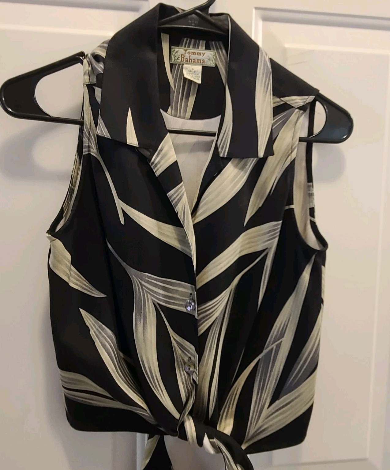 VTG 90s..TOMMY BAHAMA..CROPPED..SILK..HAWAIIAN..WOMENS..TOP / BLOUSE..sz S (4-6)