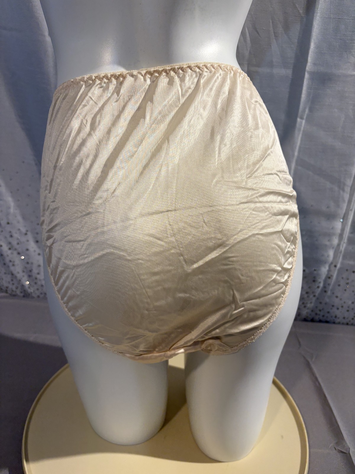 CHRISTIAN DIOR Intimates vintage NWT BEIGE Hipster sheer lace panty size 7