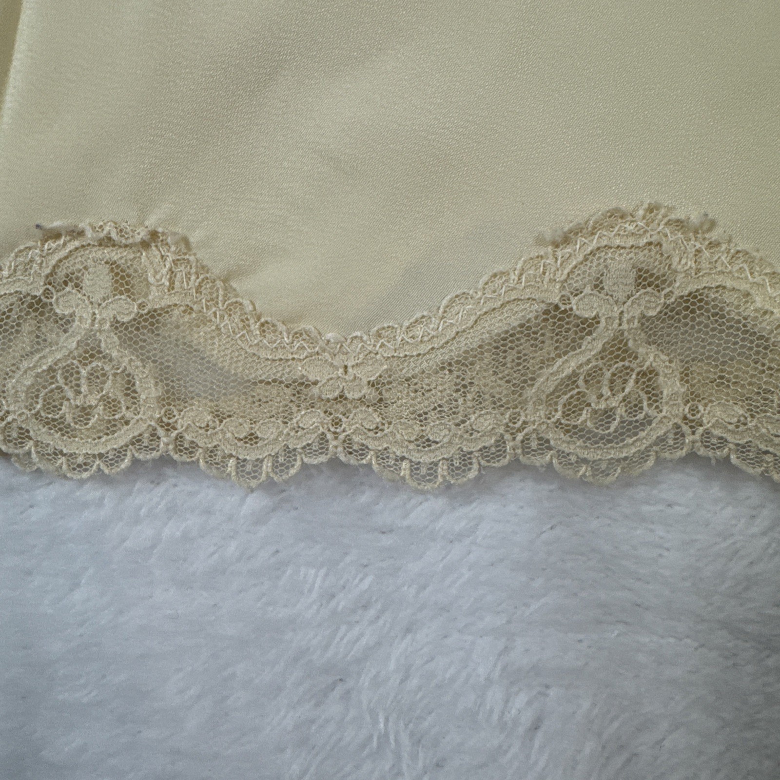 Lady Lynne Skirt Half Slip 70s 25″ Nylon Rayon Blend Scalloped Lace Trim VTG Med
