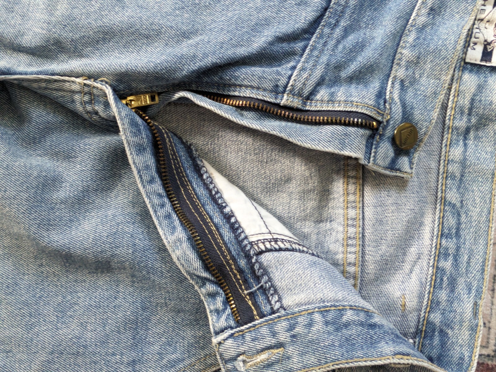 Vintage Basic Helium Pleated Blue Distressed Denim Jeans Pockets Women’s Size XS