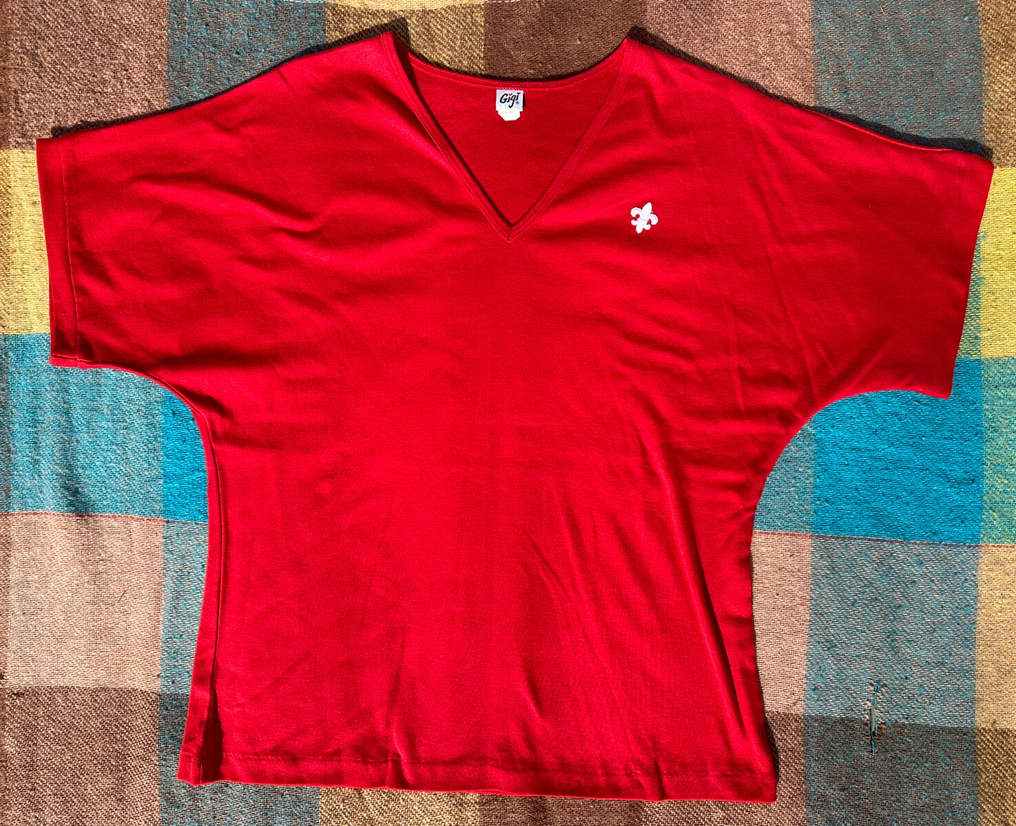 VTG 70s Women’s Red Short Sleeve V-Neck T-Shirt XL New Red Fluer De Lis Soft