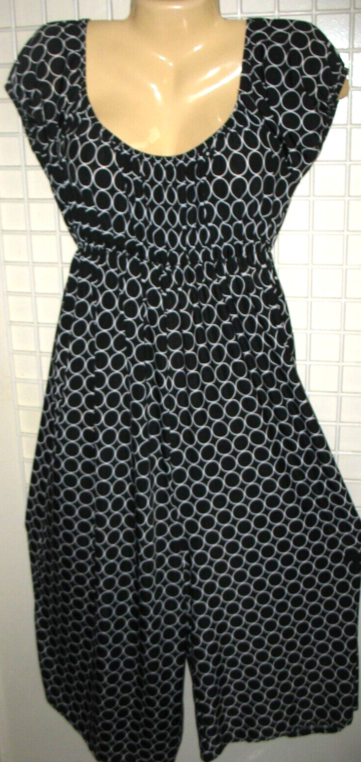 PRETTY YOUG THING – M – BLACK & WHITE – STRECHY 1 PIECE WIDE LEG CAPRI JUMP SUIT