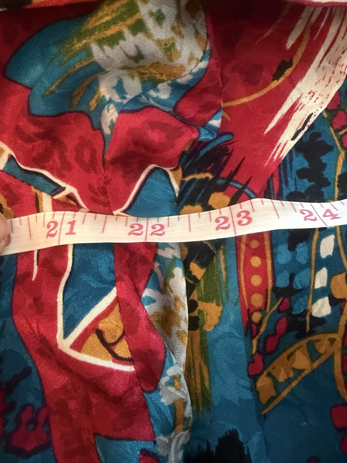 This Beautiful Da-Rue Vintage 80s Blouse Multi Colored Size 12/14 bow at neck
