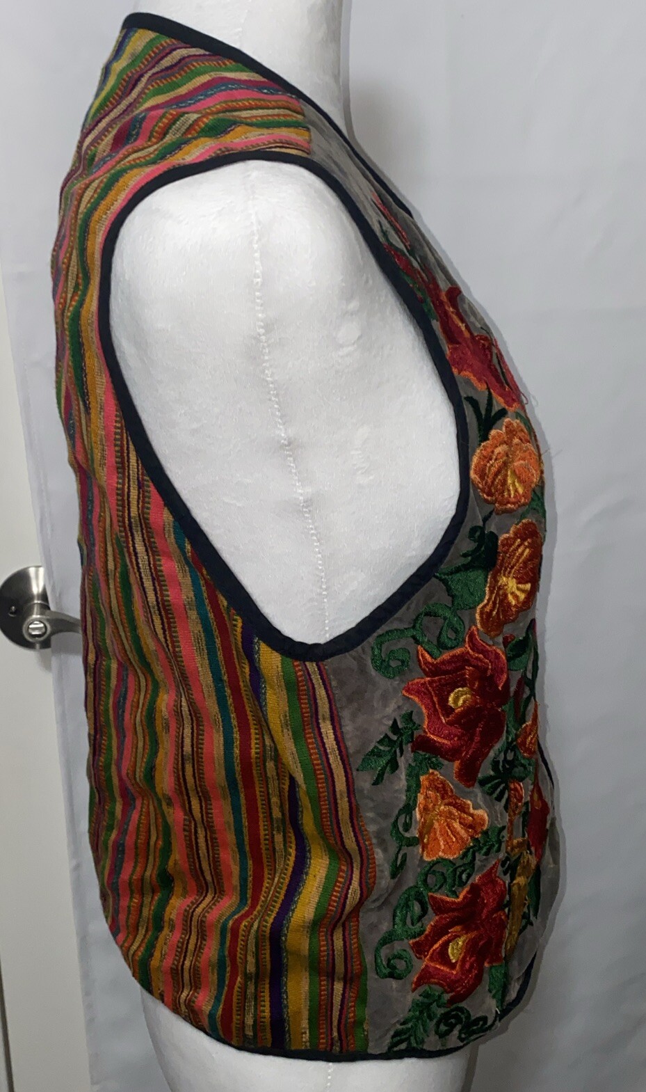 Vintage Velvet Floral Vest Women’s Multicolored Embroidered No Size Best Guess M