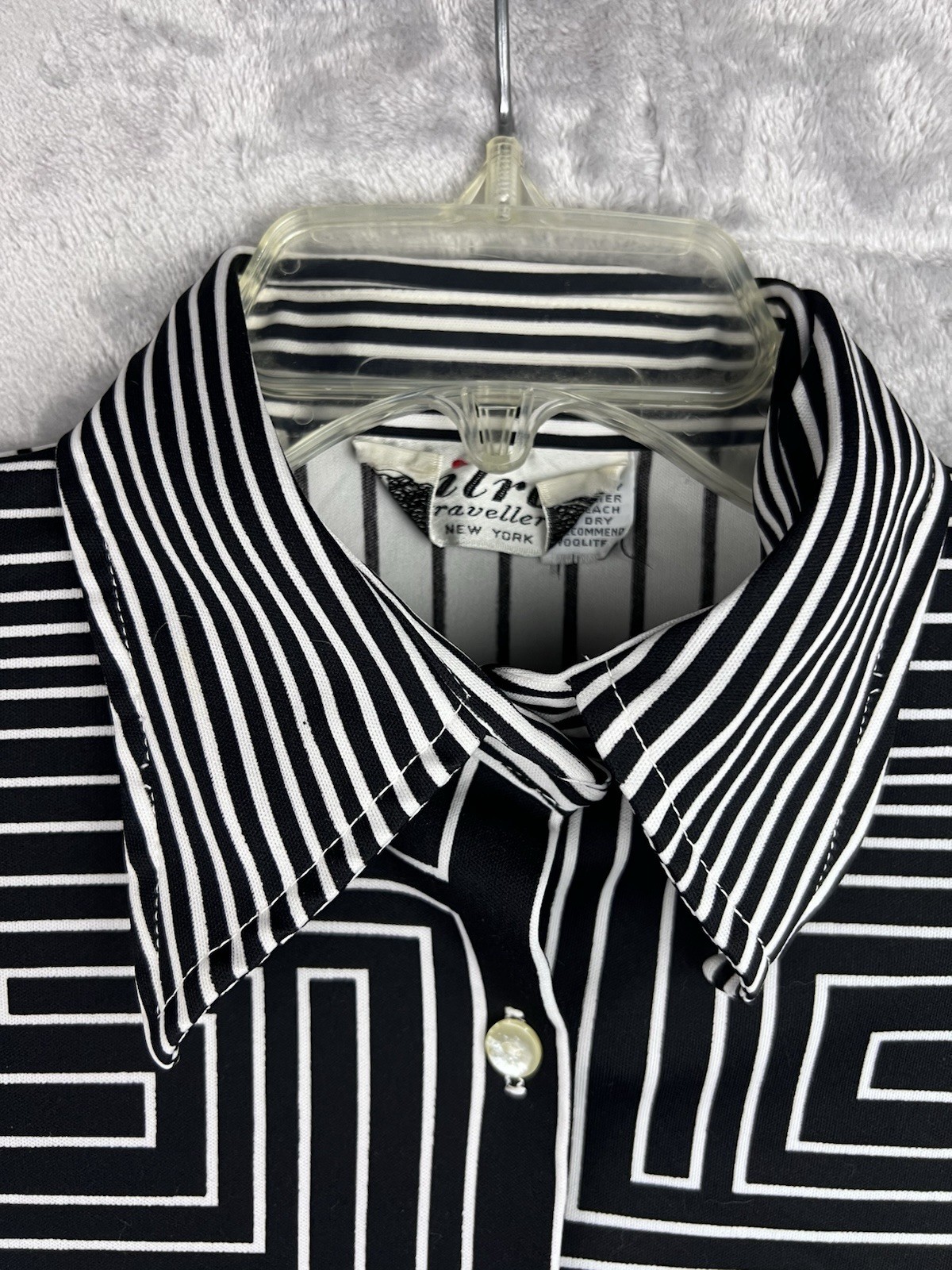 VTG 70’s Wilroy Traveler NY Women’s Button Up Blouse M/L Geometric Mod Maze