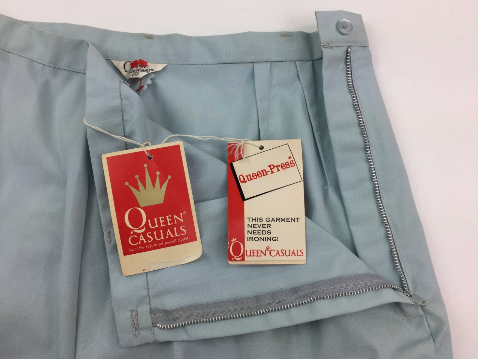 Vintage Queens Casual Womens NOS Blue Shorts Metal Button Zipper Front Size 20