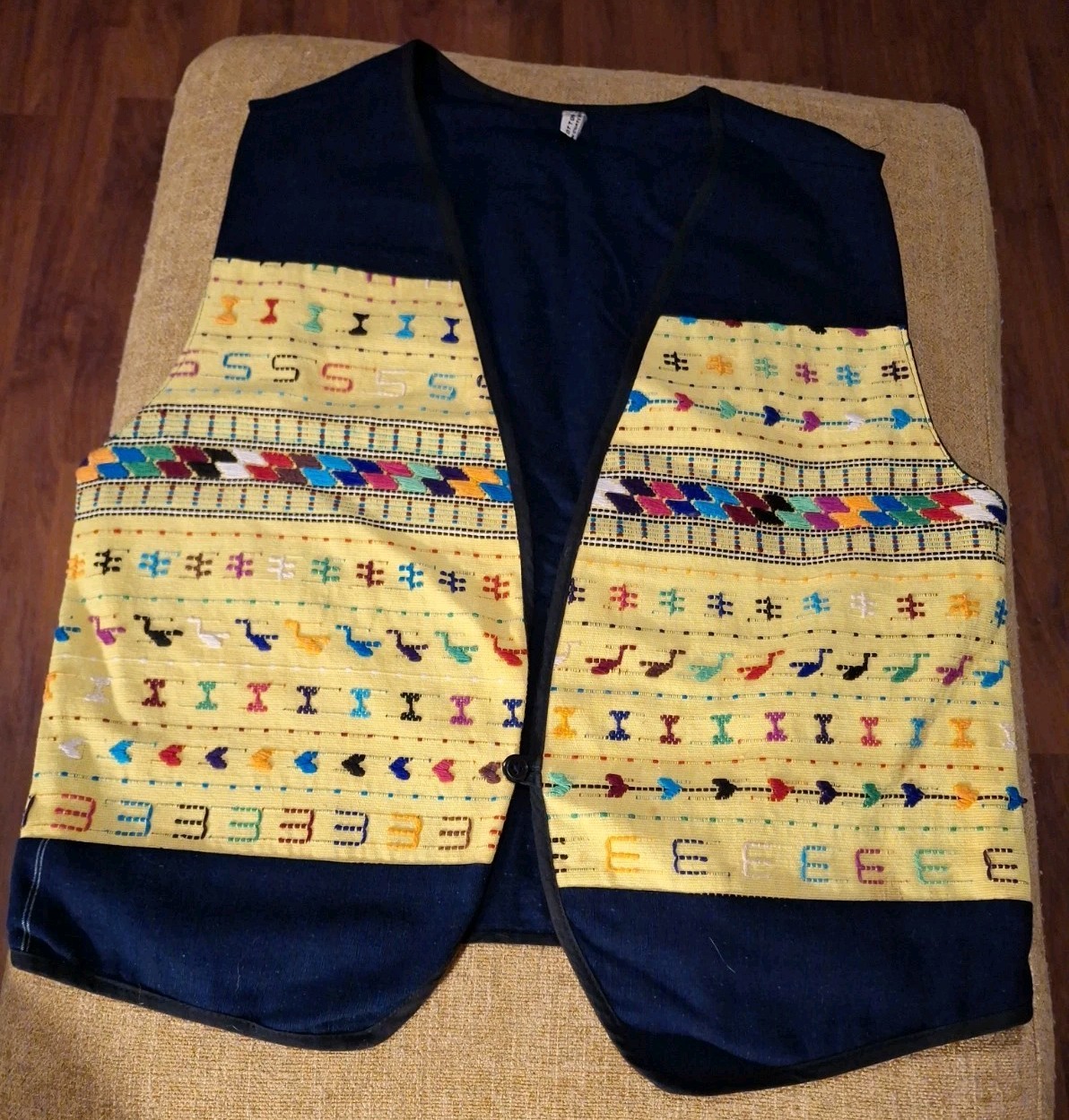 Guatemalan huipil Vest Small Unisex style Aztec Embroider Western SANTA FE Style